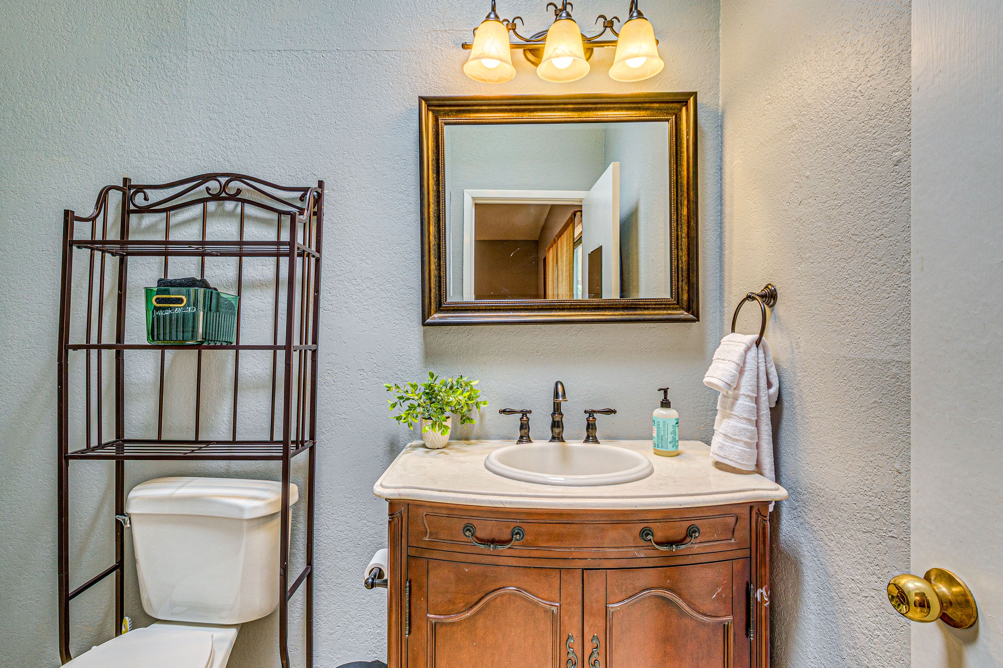 Bathroom | 2nd Floor