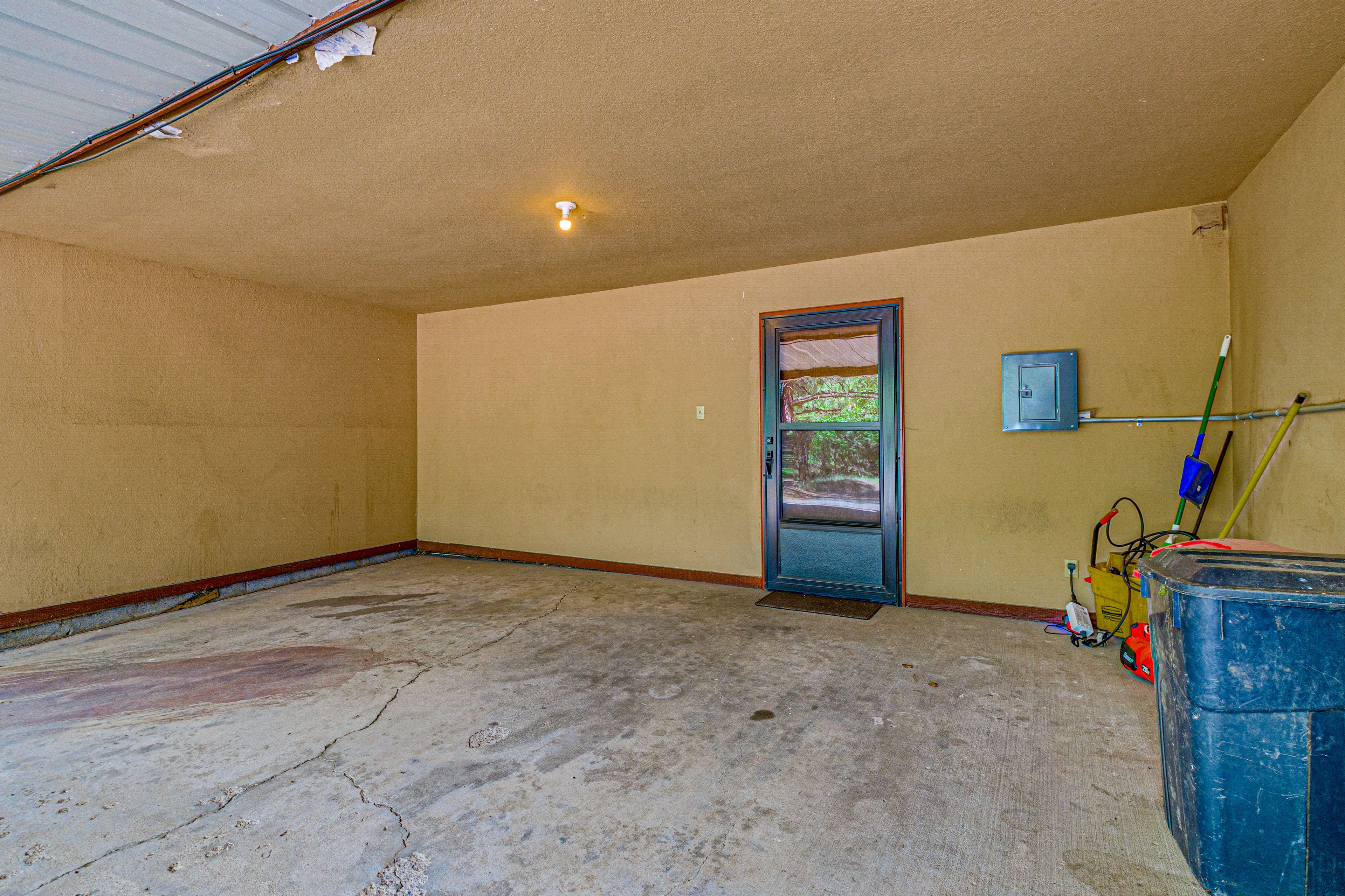 Parking | Carport (2 Small Vehicles) | Driveway (2 Vehicles)