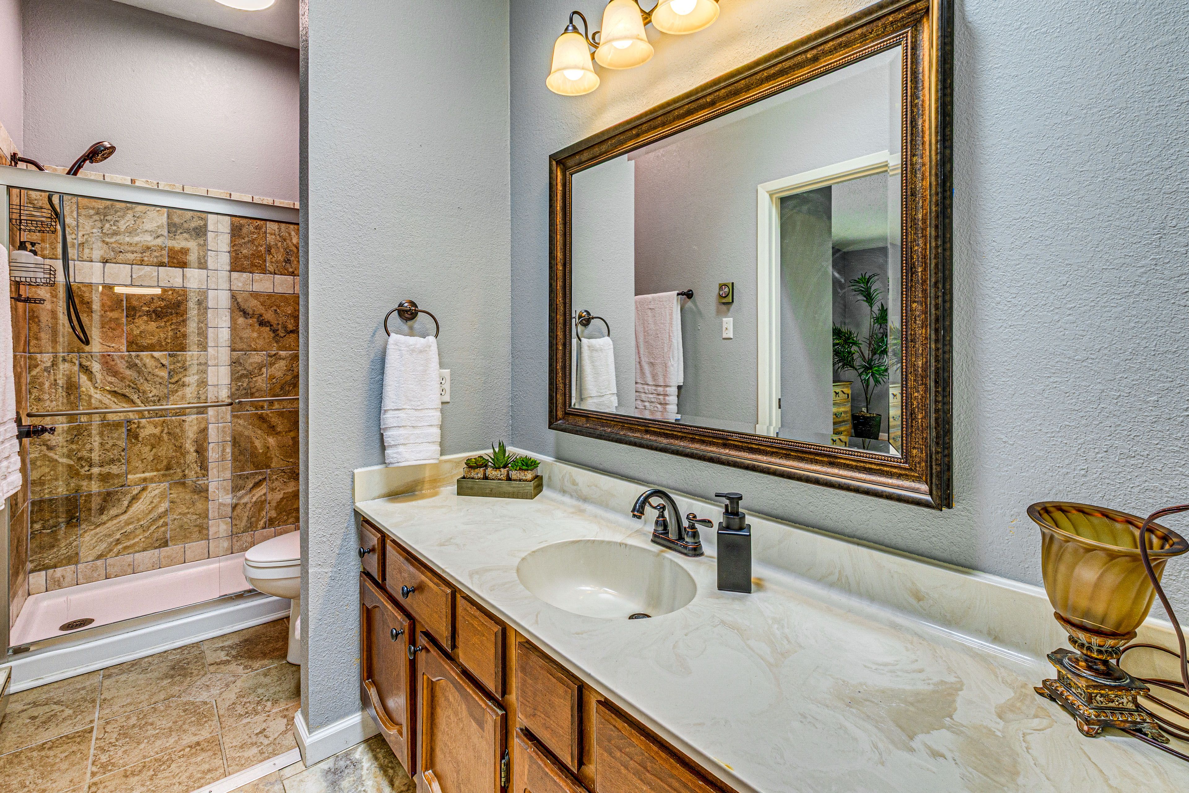 Bathroom | 2nd Floor