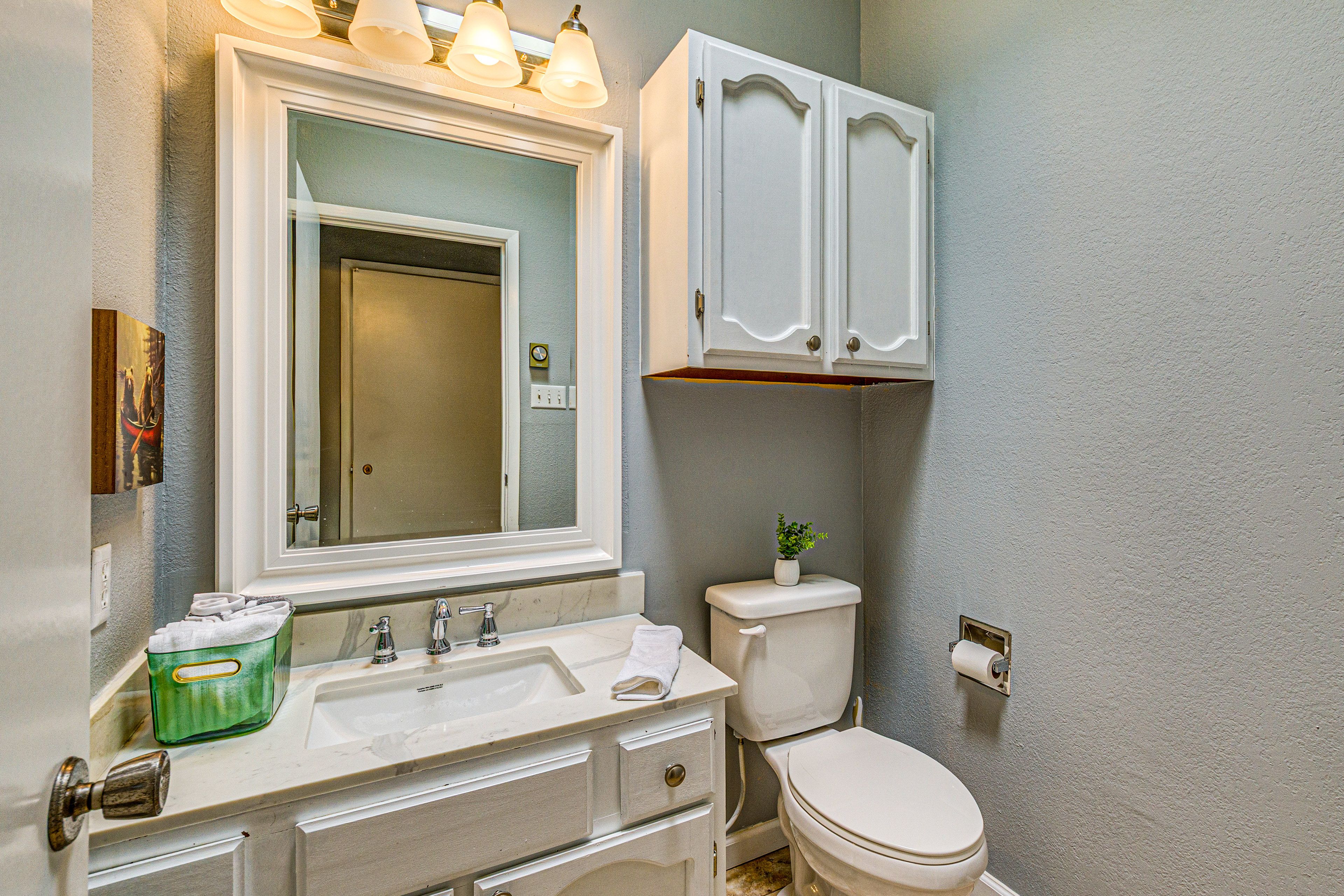 Half Bathroom | 2nd Floor