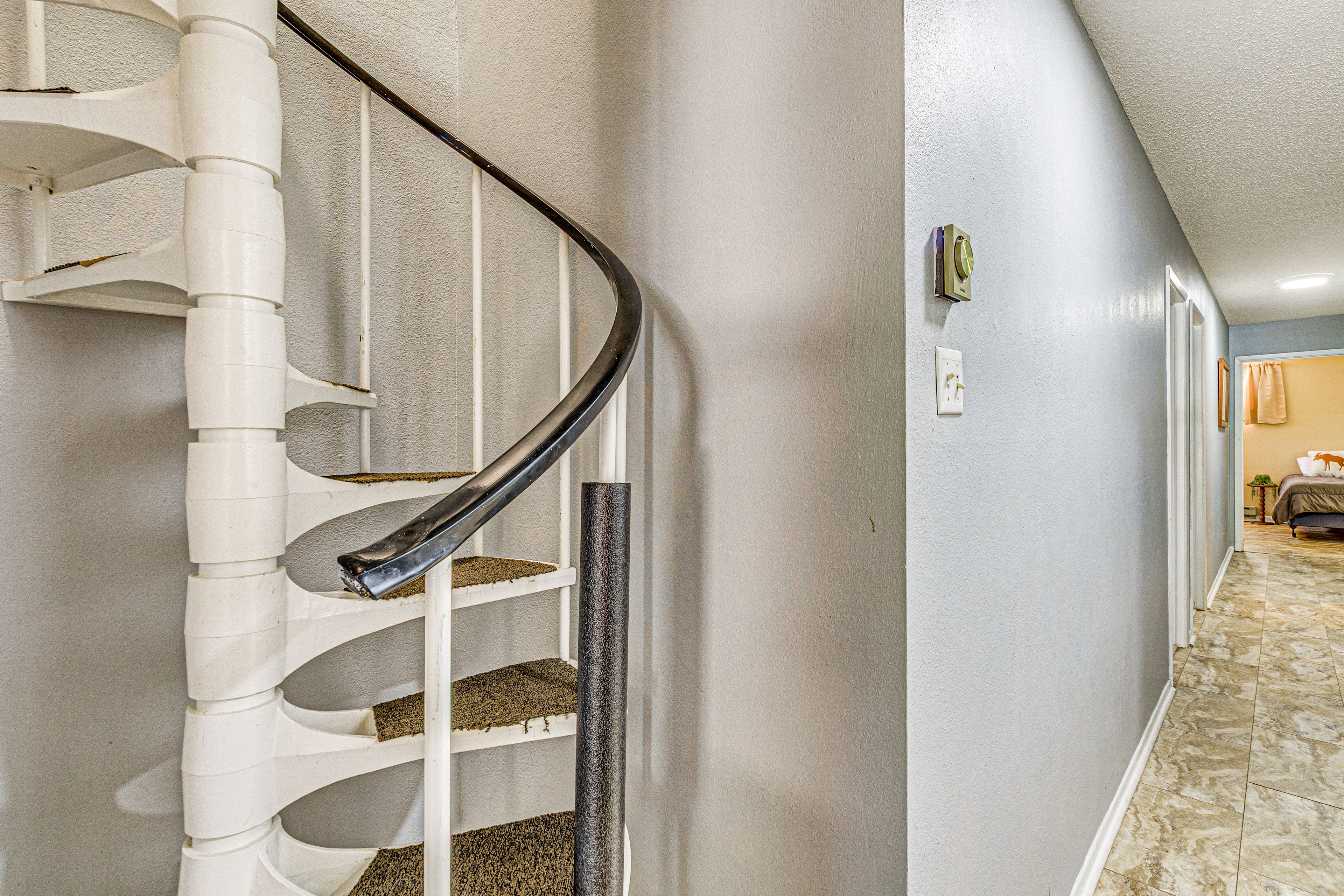 Spiral Staircase to 1st Floor