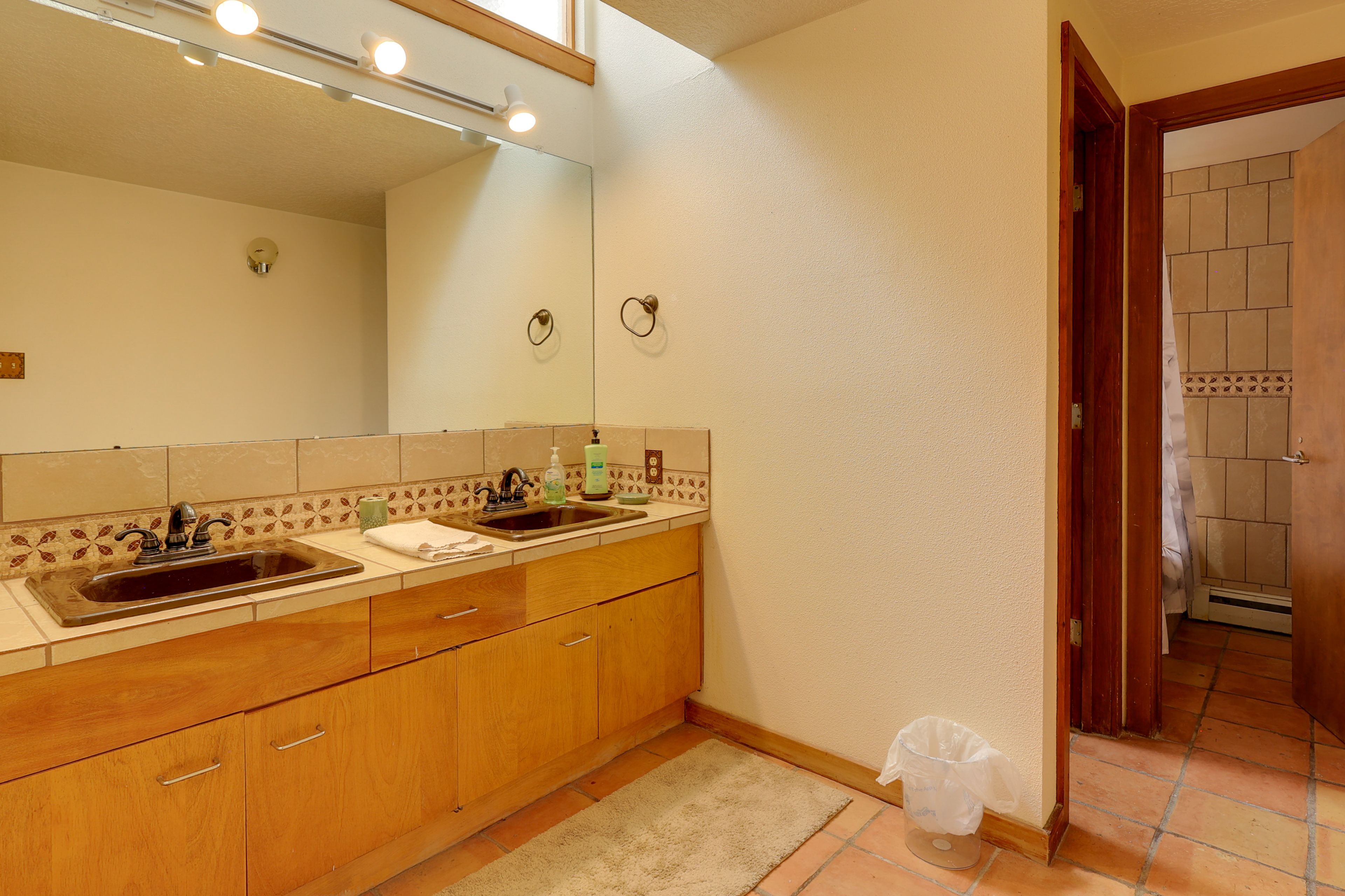 Full Bathroom | Upper Level