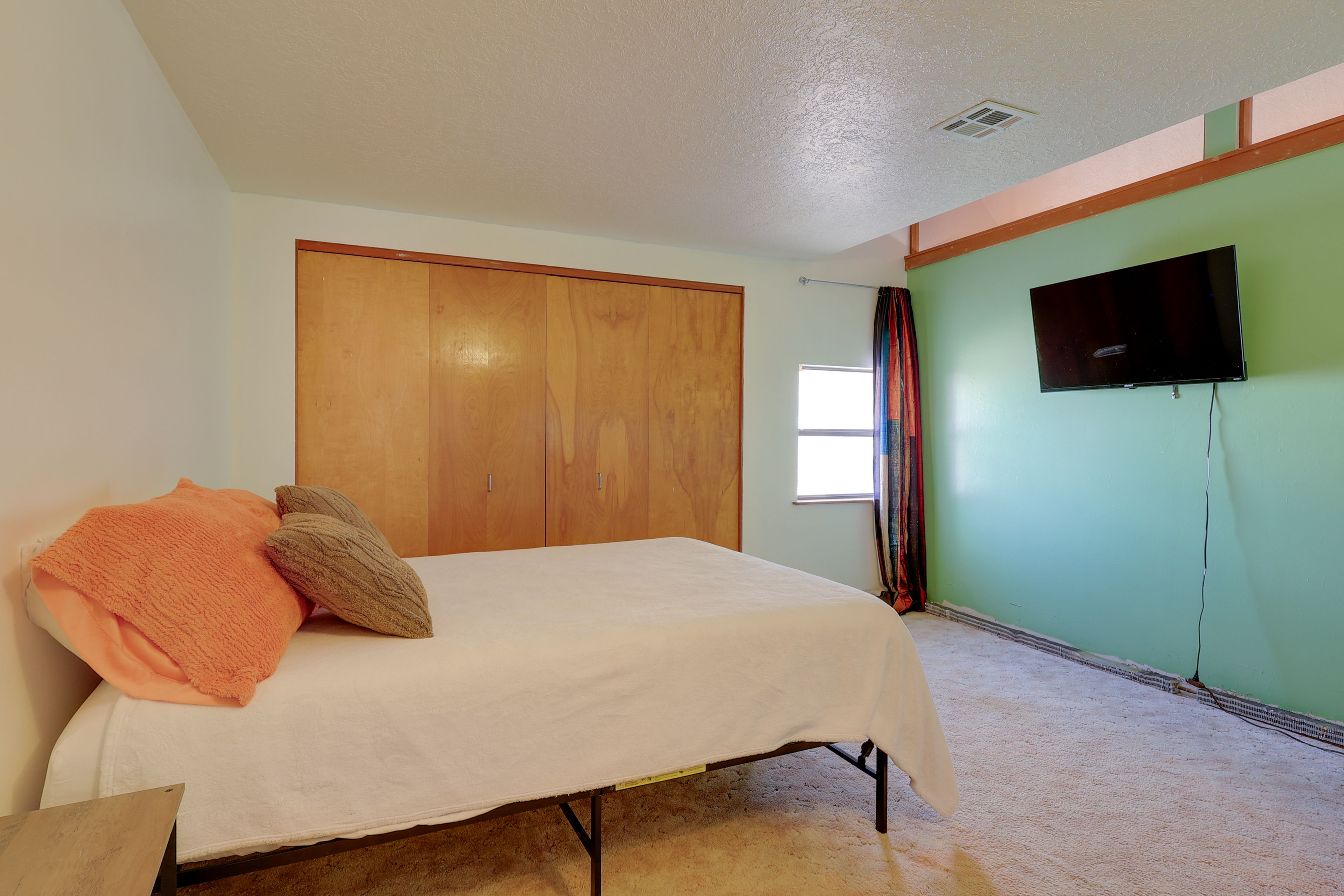Bedroom 1 | Queen Bed | Upper Level