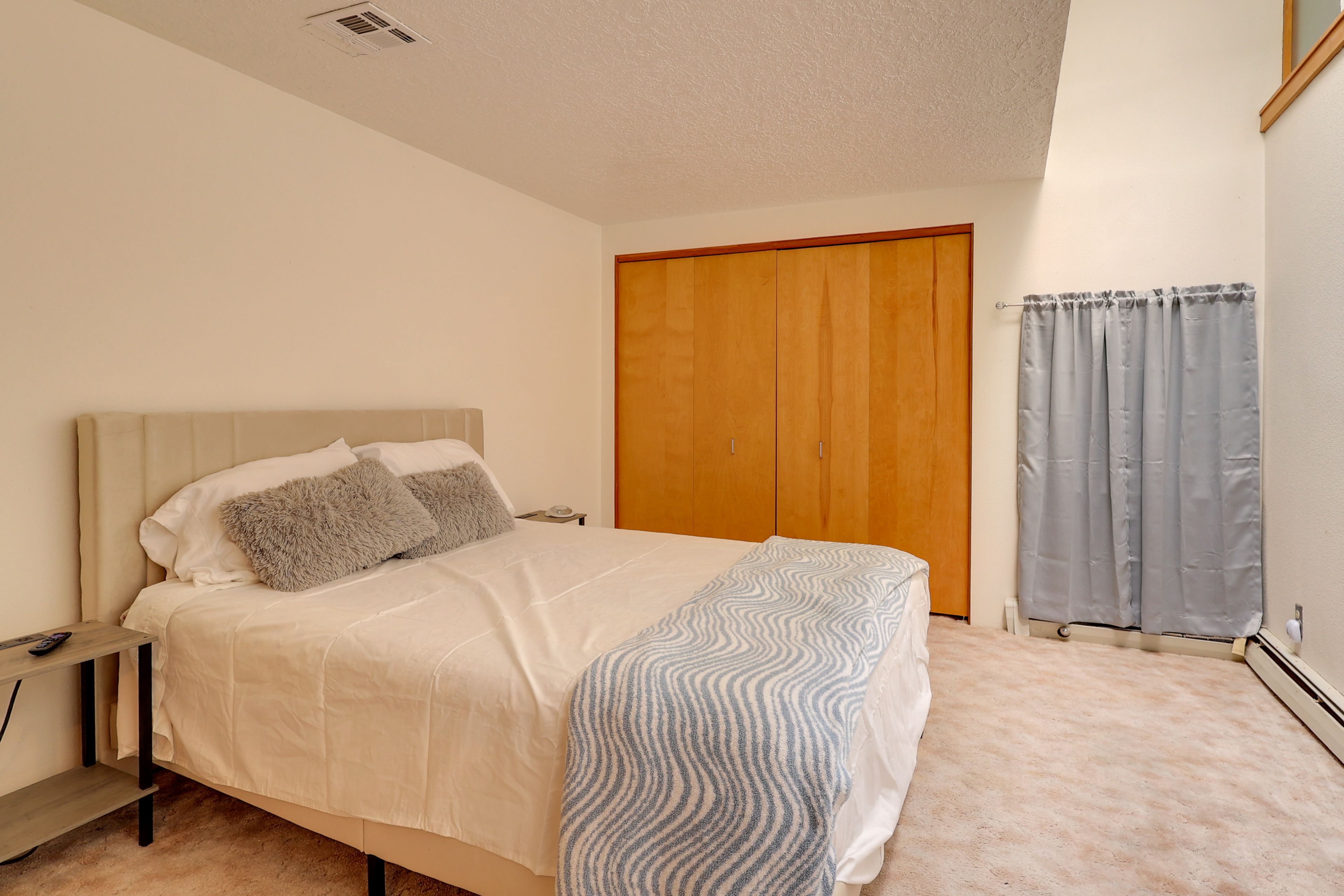 Bedroom 2 | Queen Bed | Upper Level