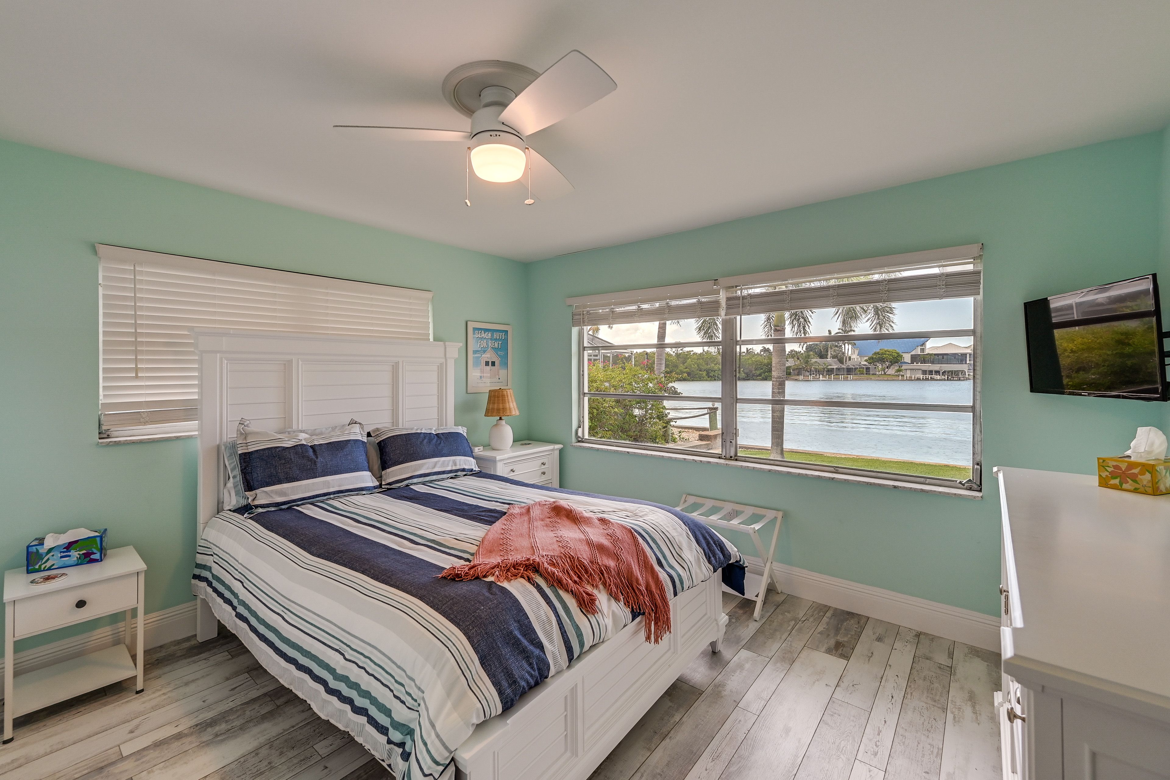 Bedroom 2 | Queen Bed