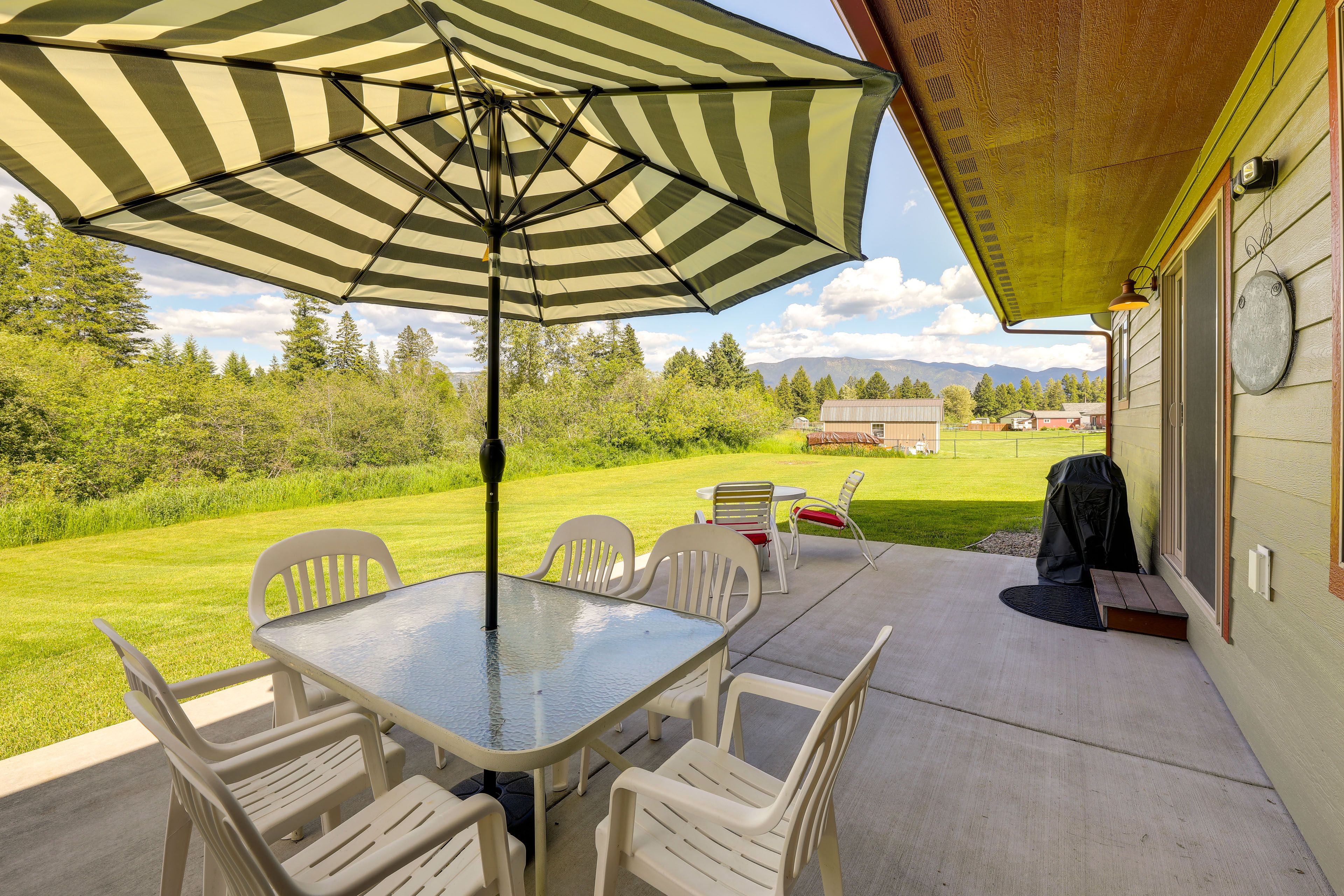 Columbia Falls Vacation Rental | Studio | 1BA | 500 Sq Ft | 2 Steps to Enter