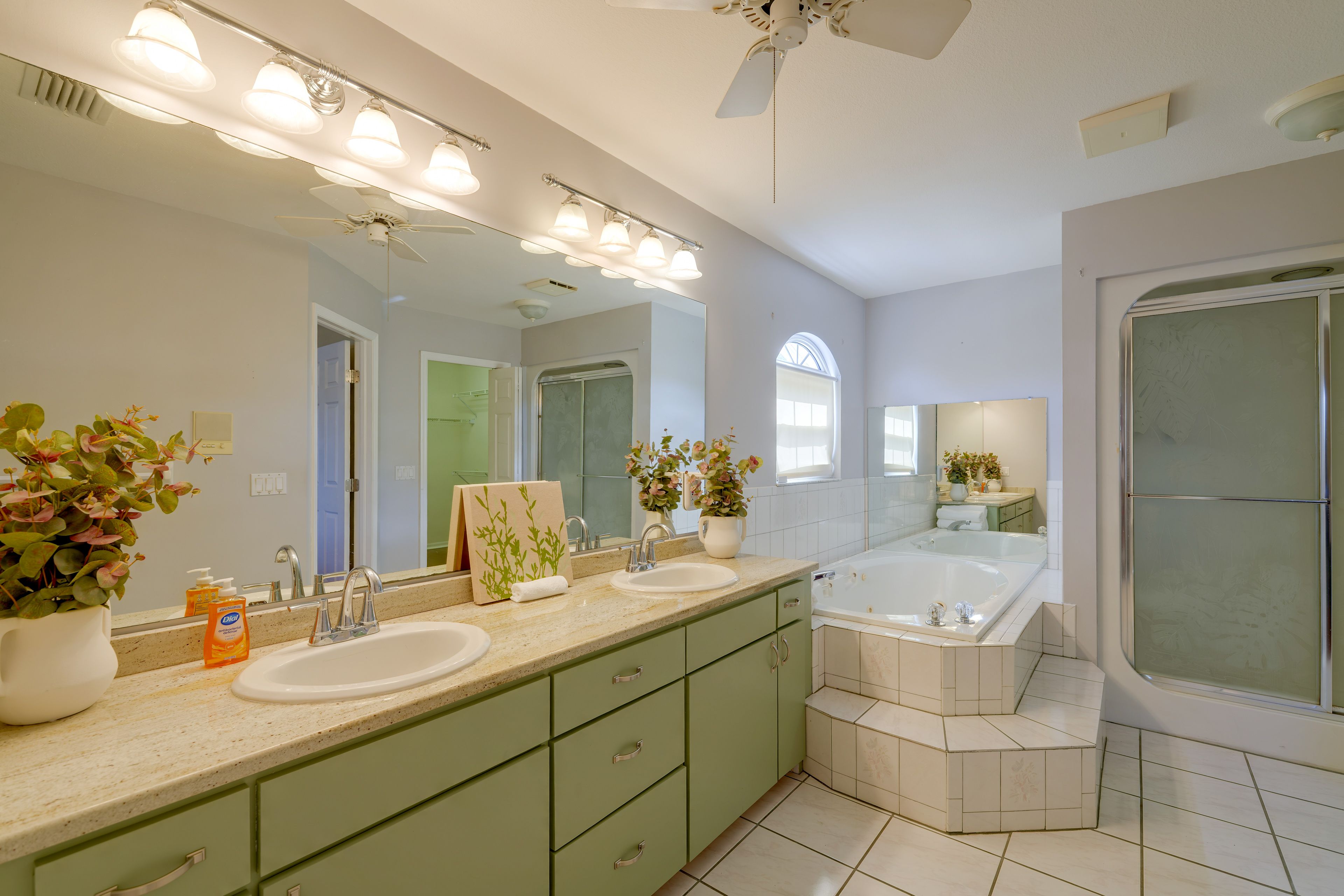 Full Bathroom | 2nd Floor