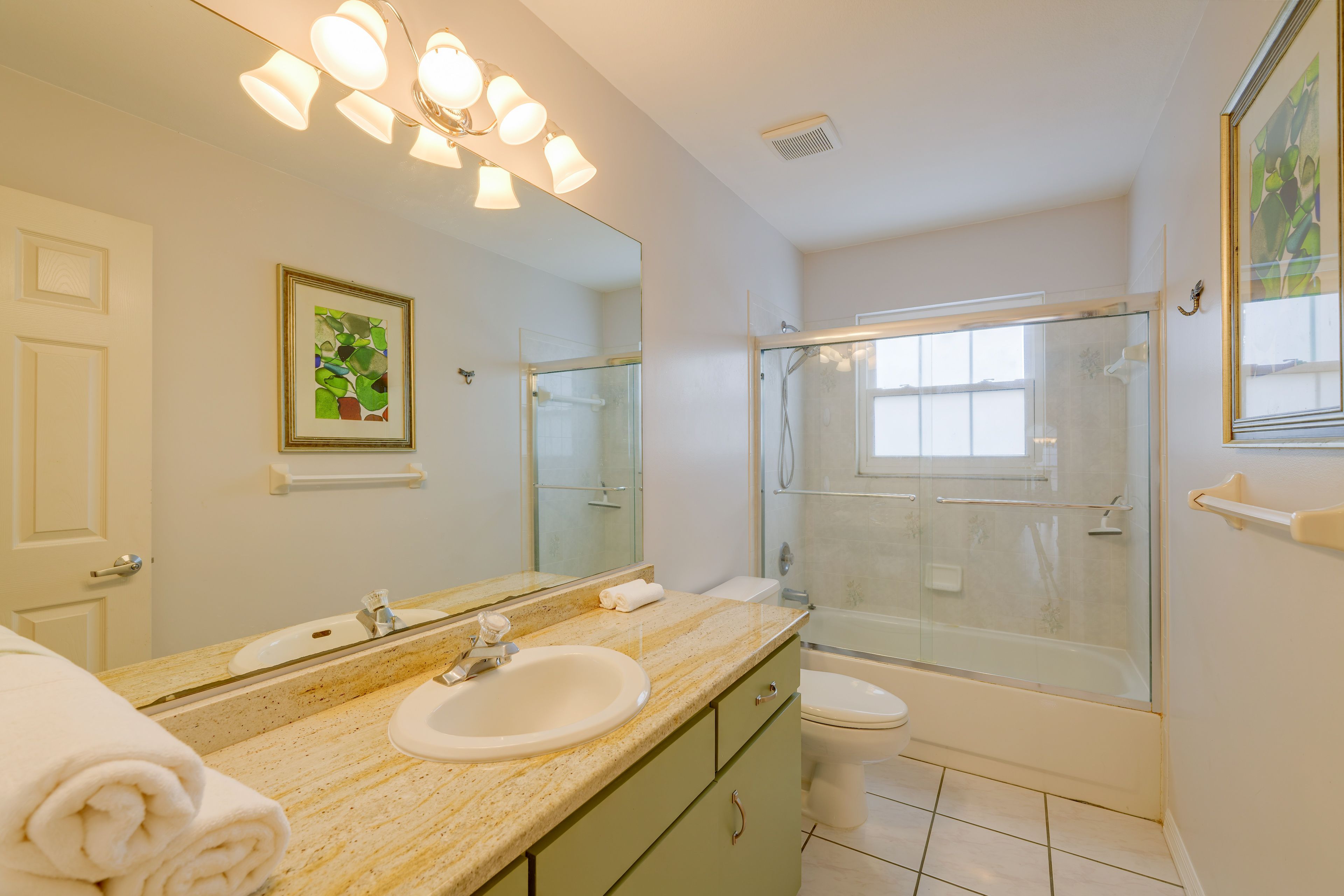 Full Bathroom | 2nd Floor