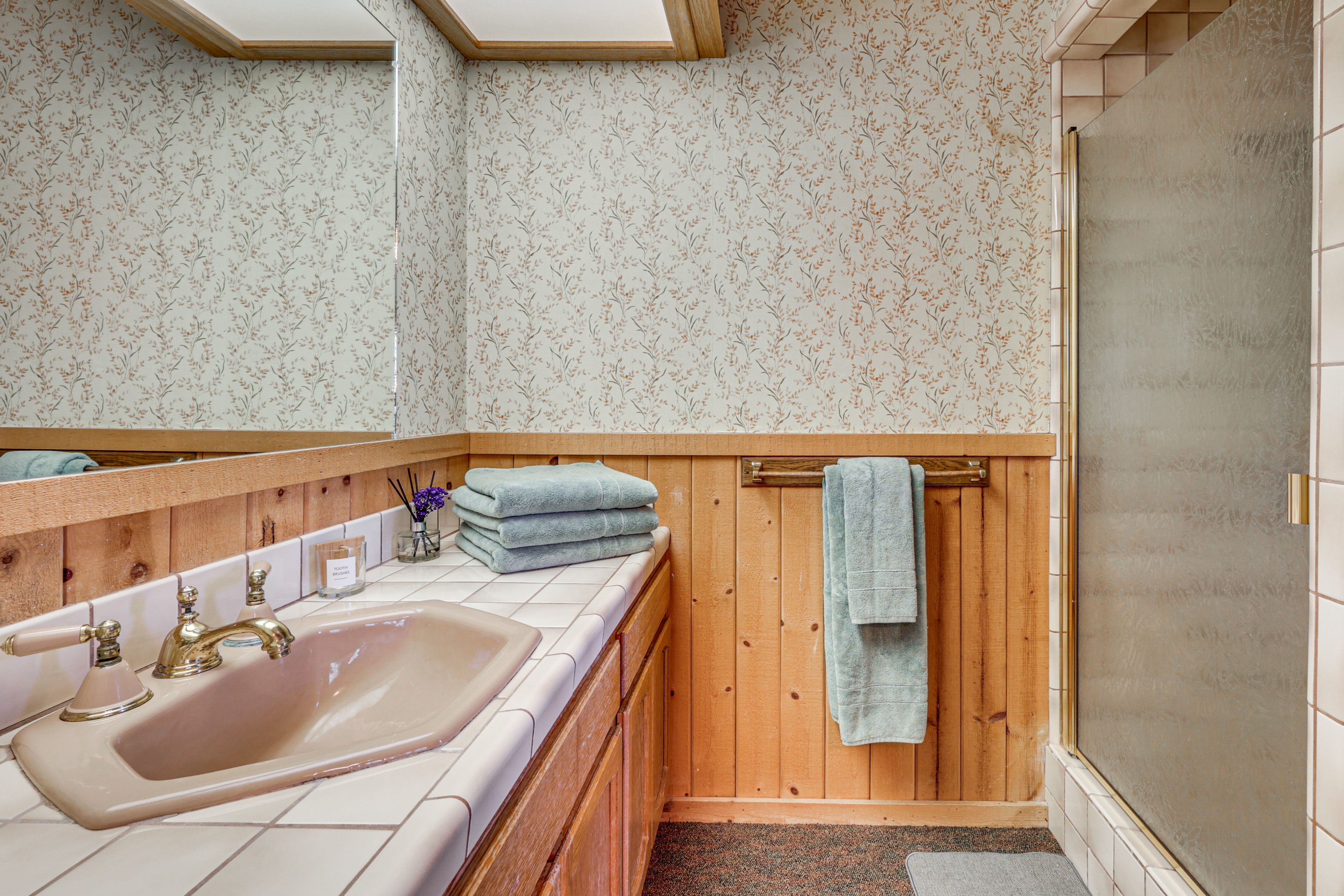 Full Bath | 1st Floor