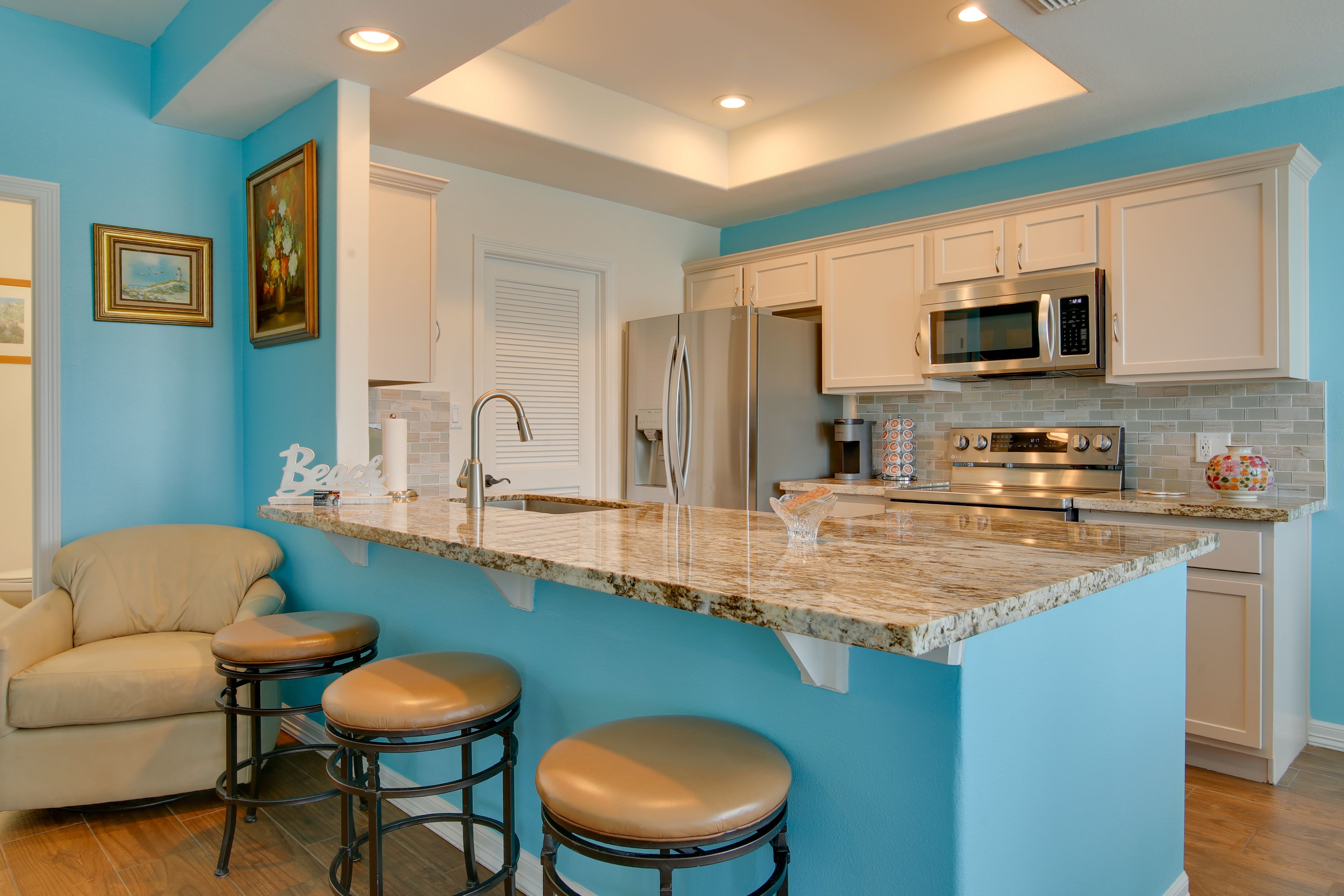 Kitchen | Dishwasher | Air Fryer | 1st Floor