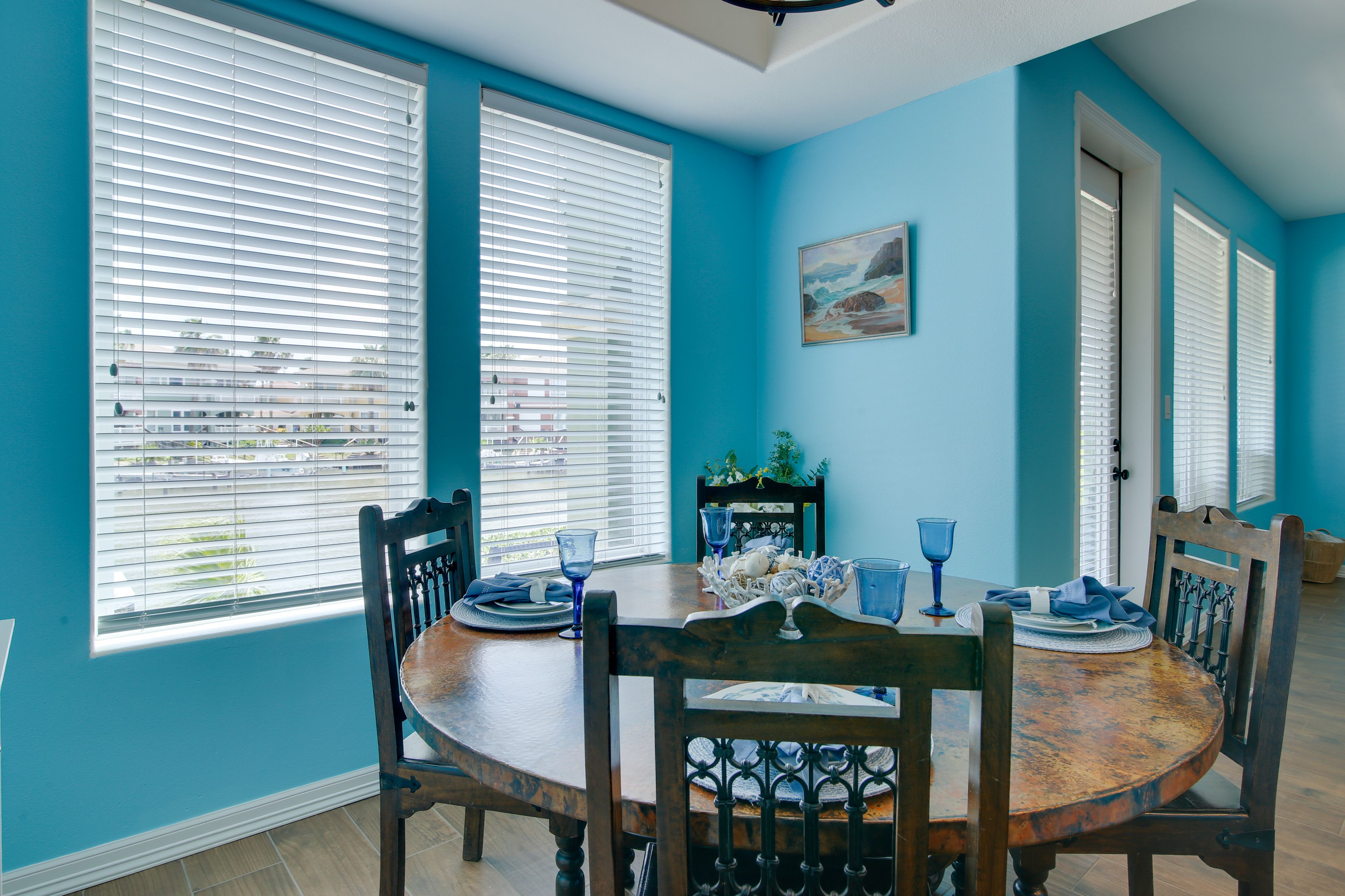 Dining Area | Dishware/Flatware Provided | 1st Floor