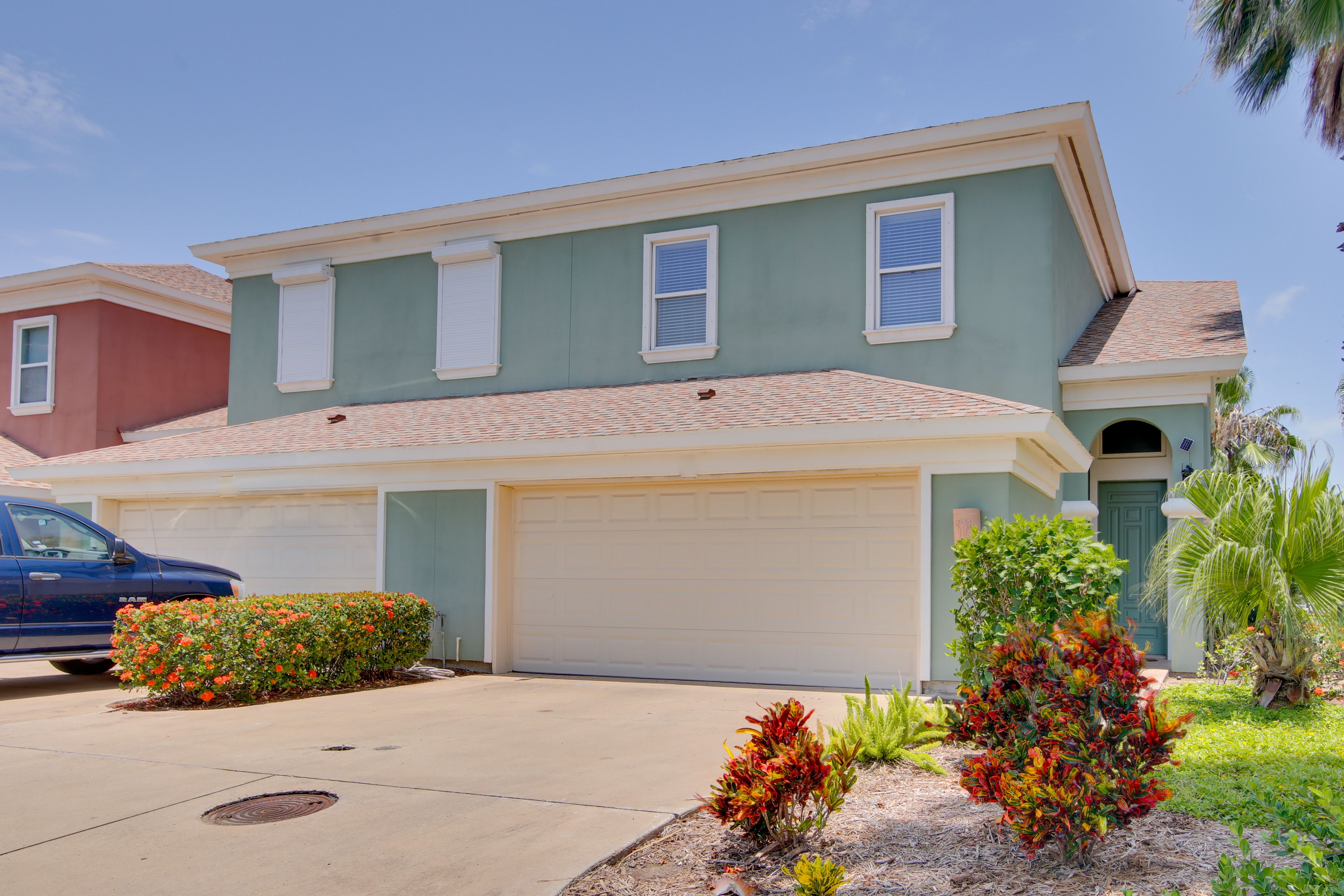 Townhouse Exterior | Driveway (2 Vehicles)