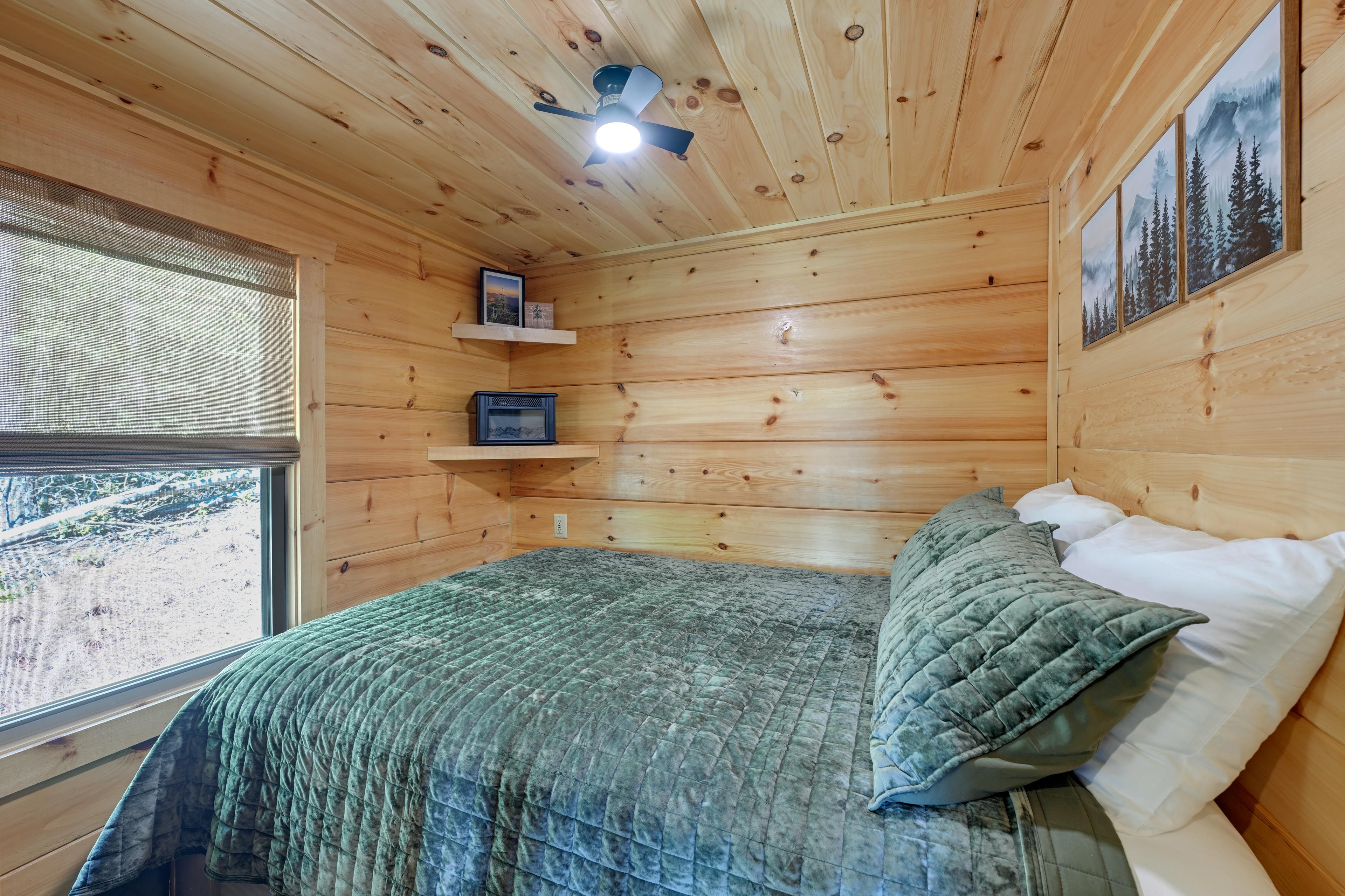 Sleeping Nook | Queen Bed