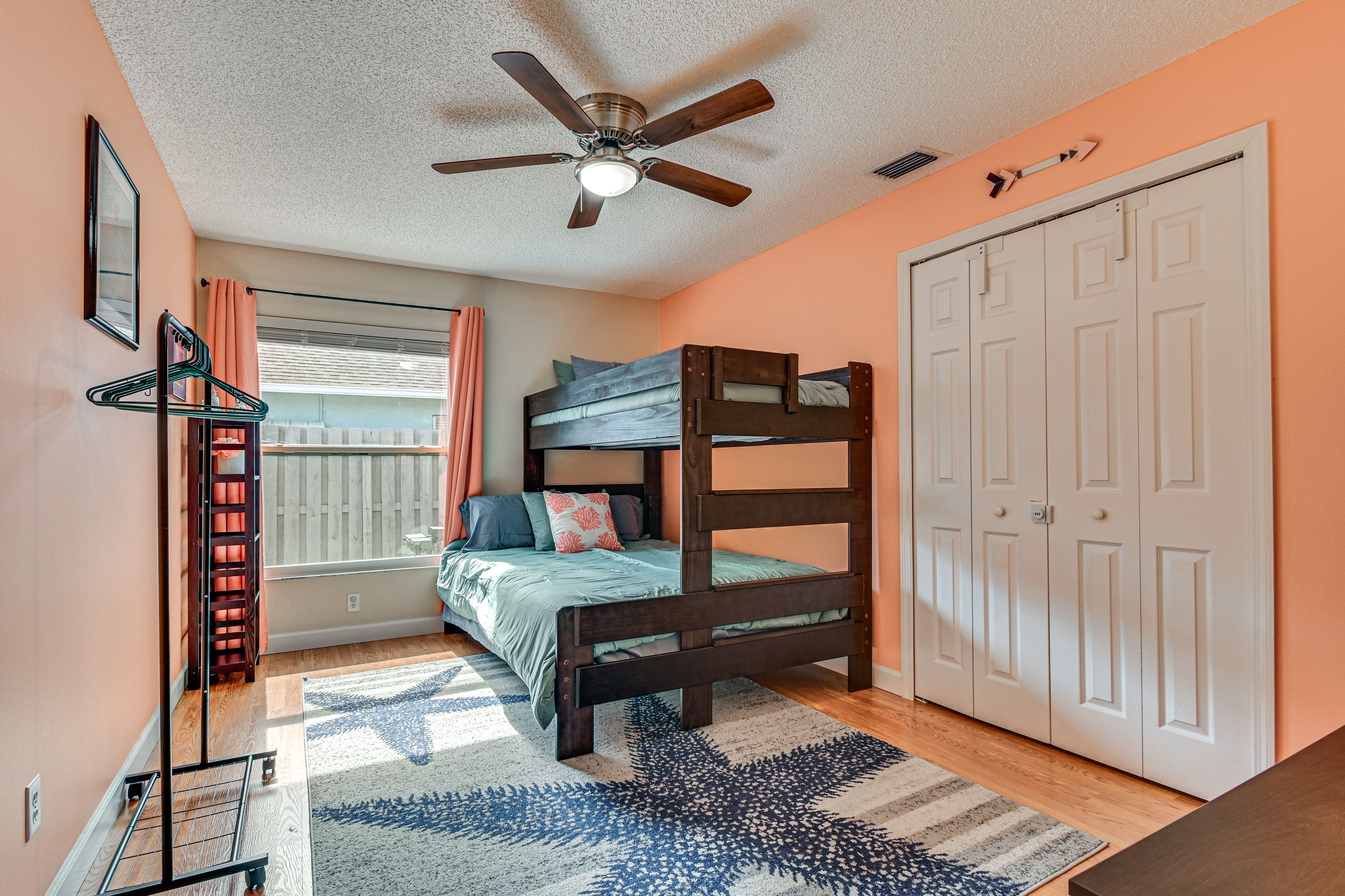 Bedroom 3 | Twin/Queen Bunk Bed