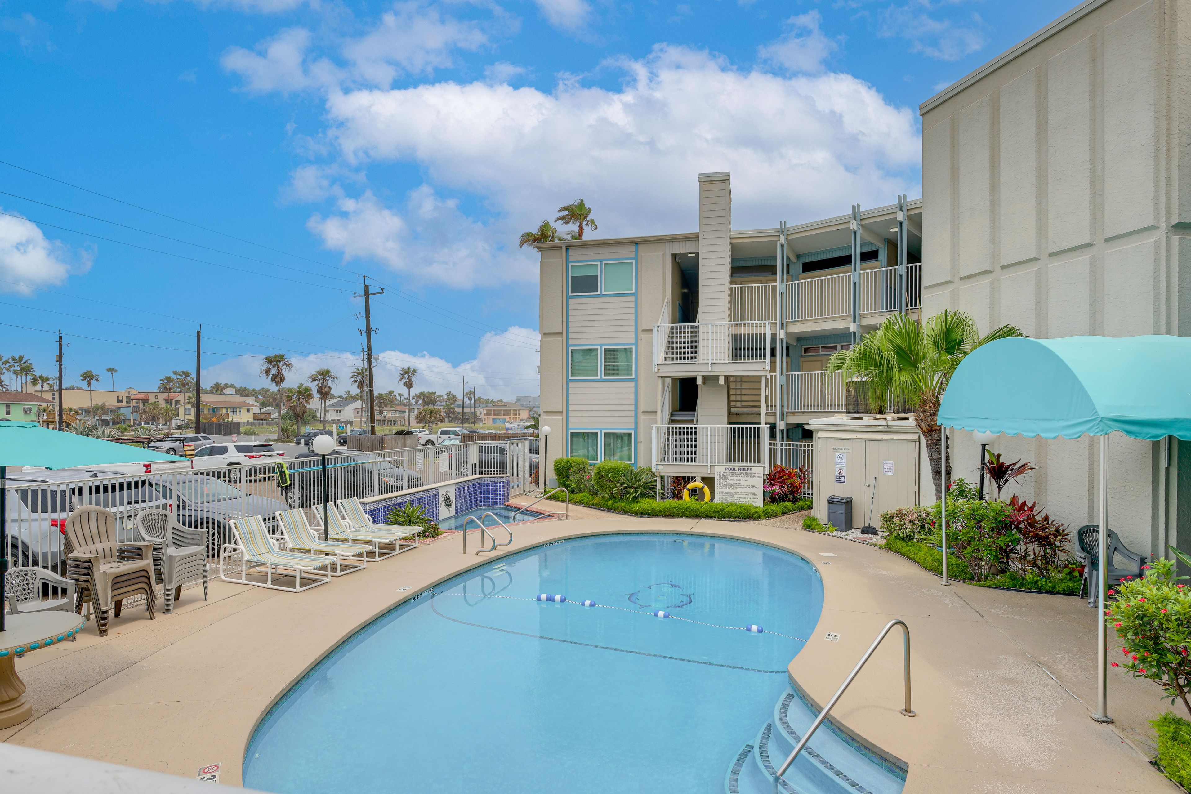La Internacional Community Amenities | Outdoor Pool & Hot Tub