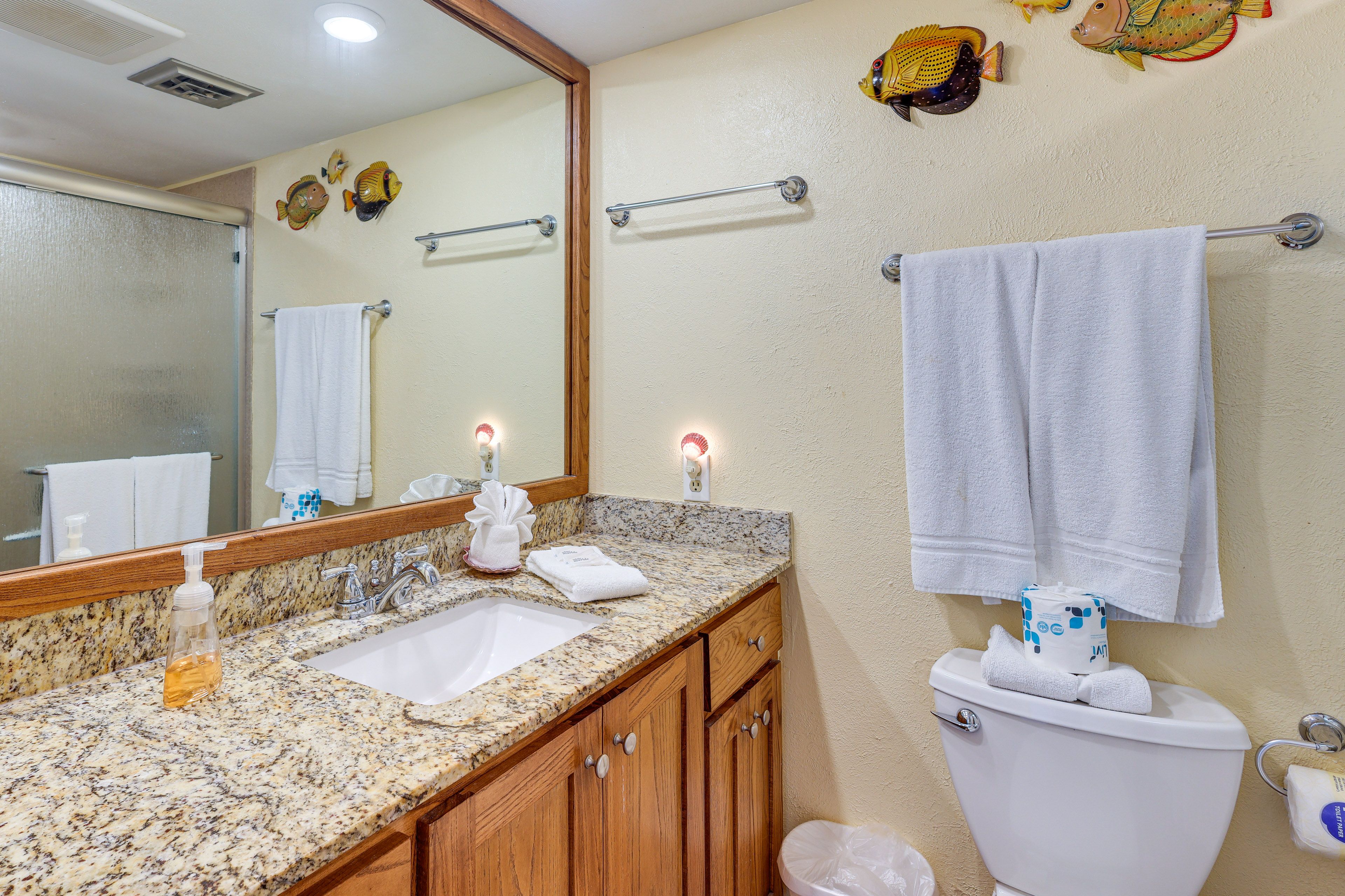 Full Bathroom | Towels & Linens Provided
