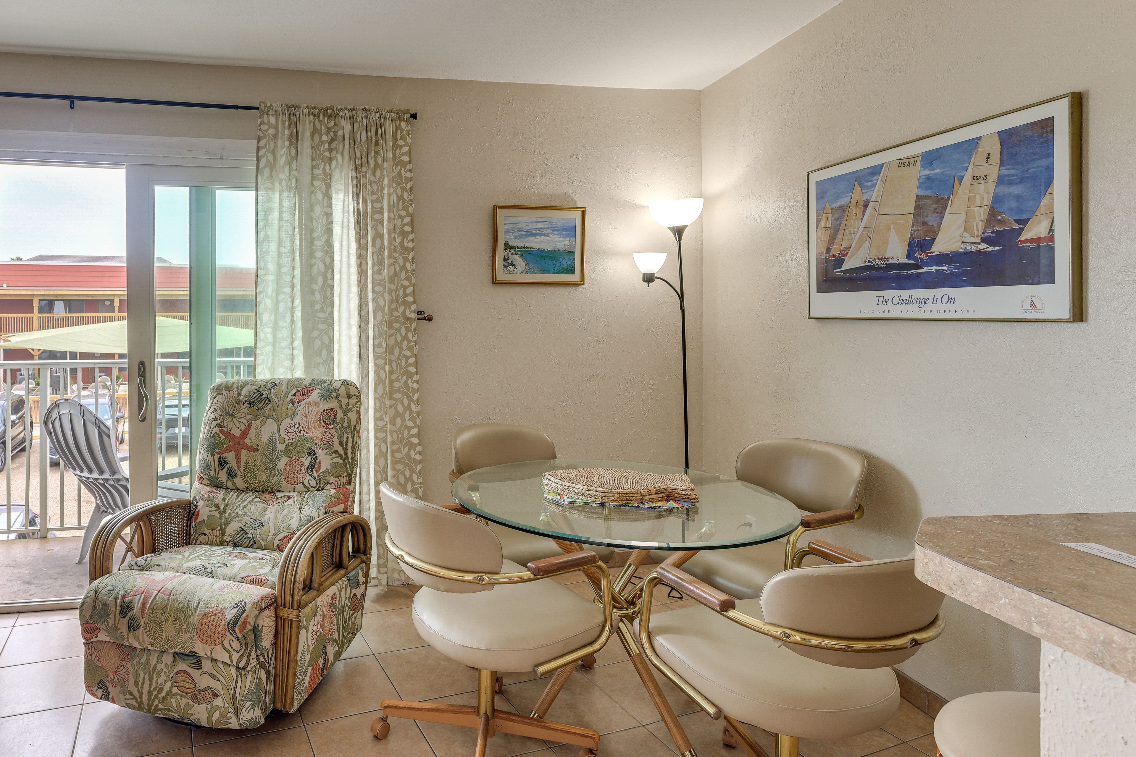 Dining Area | Dishes & Flatware Provided