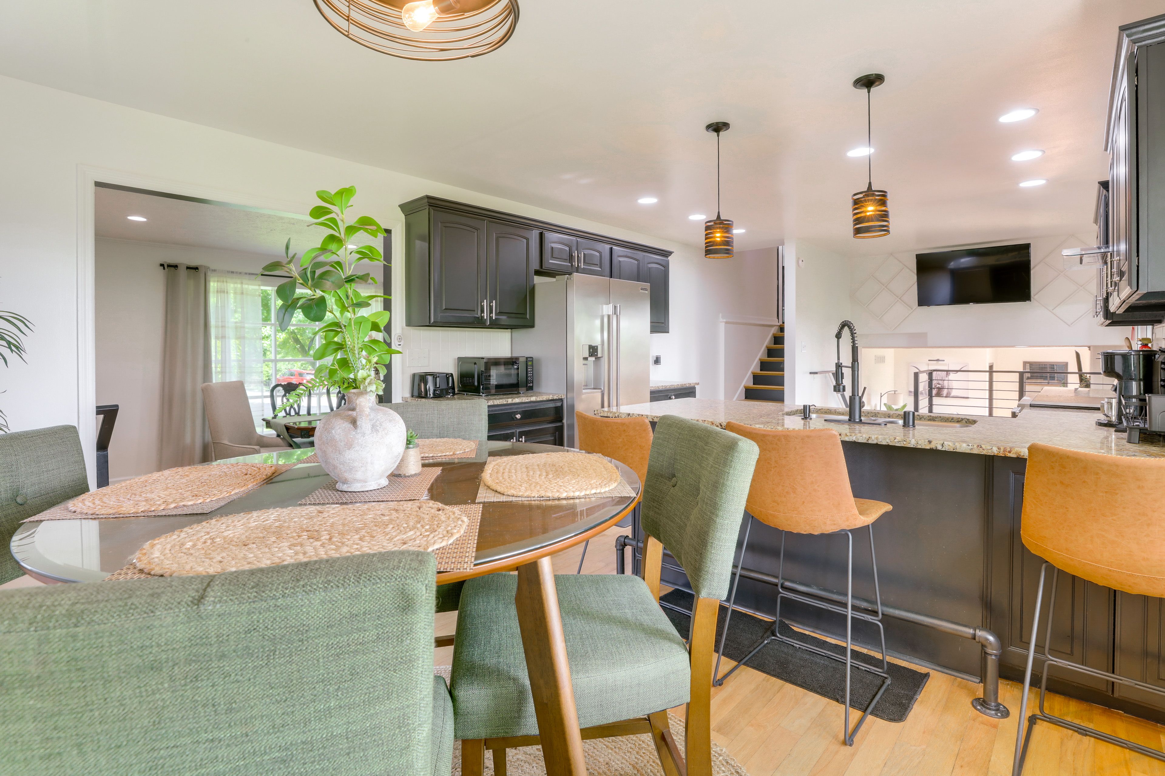 Dining Area | Main Level