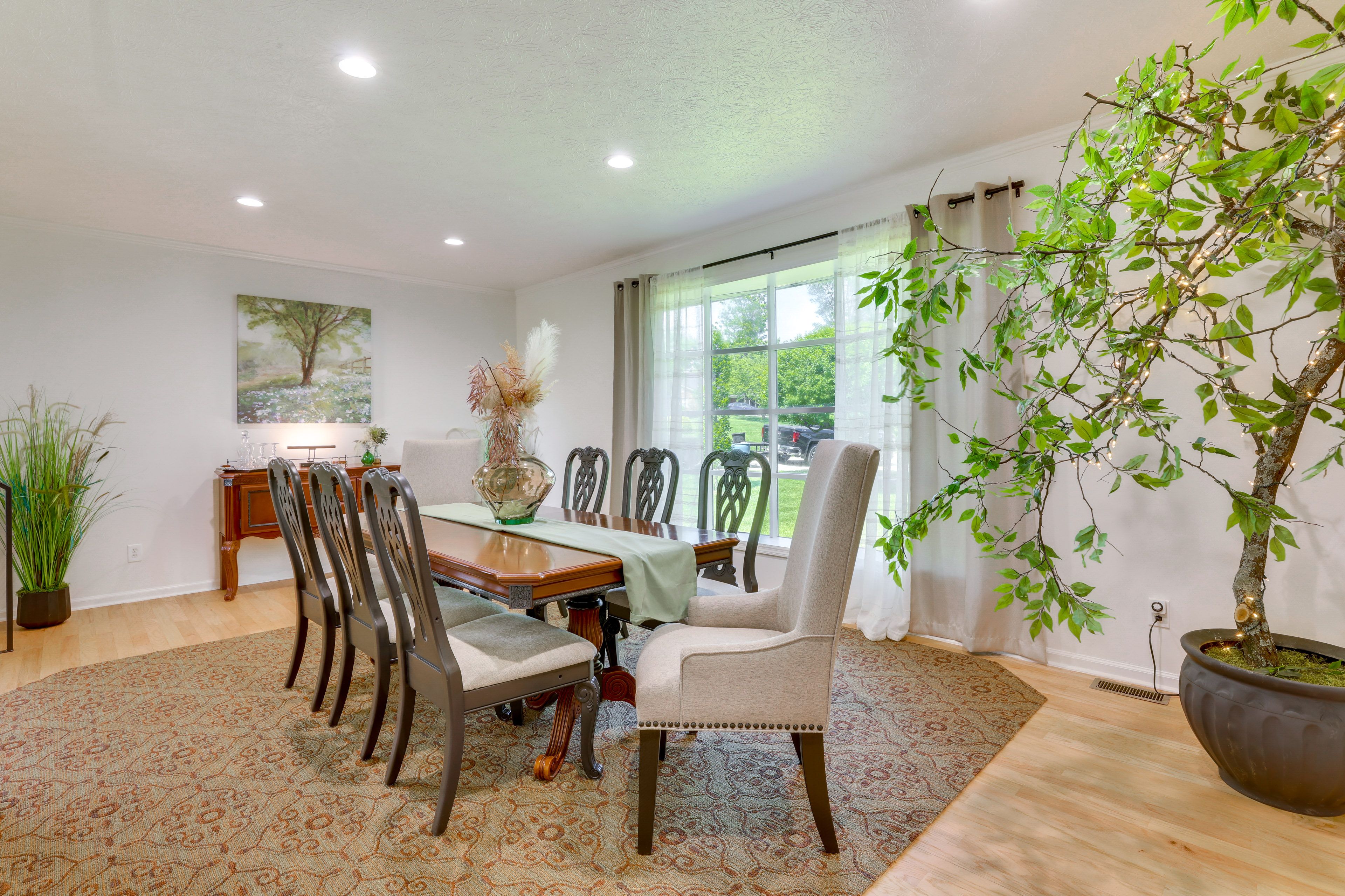 Dining Room | Main Level