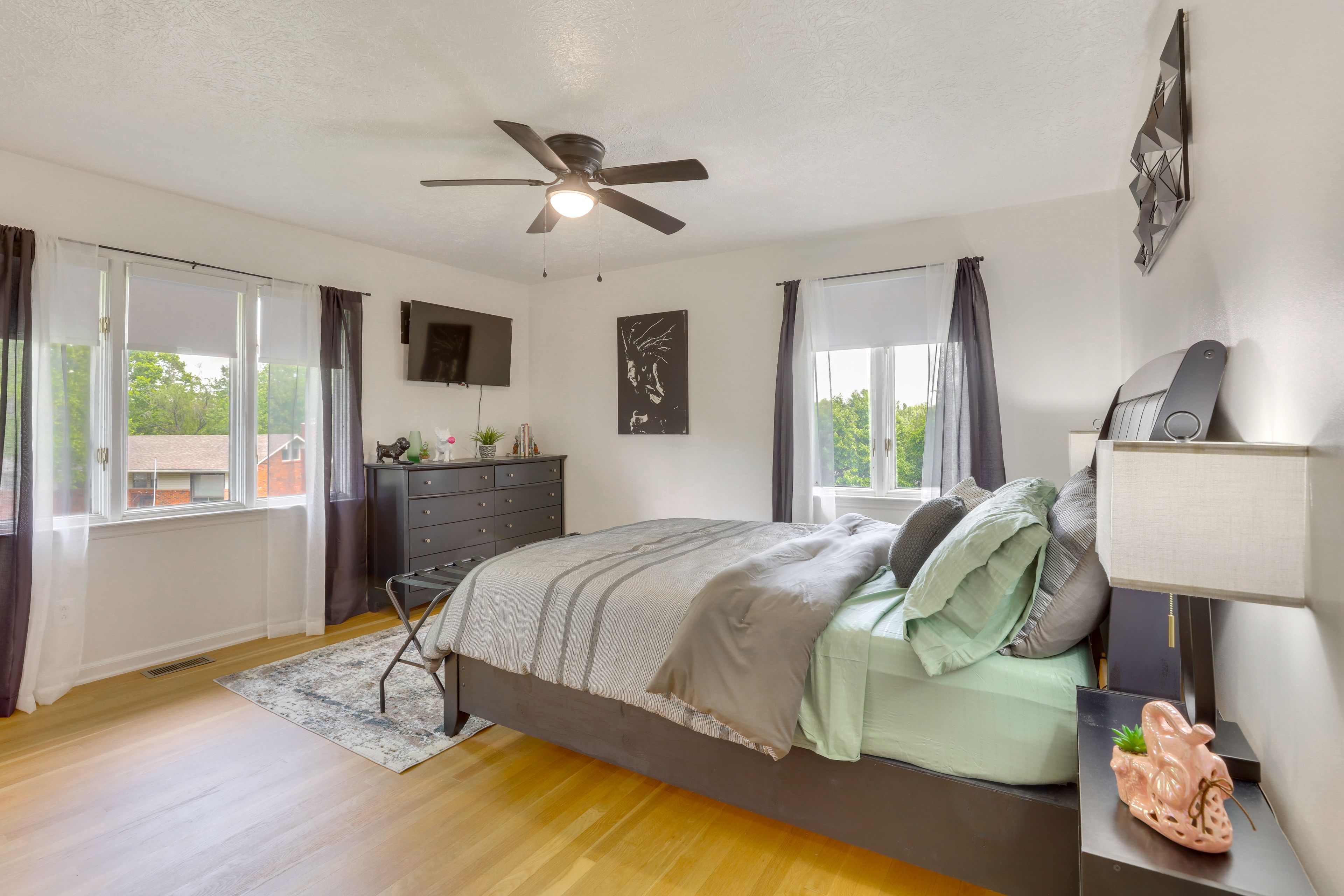 Bedroom 2 | Queen Bed | Top Level