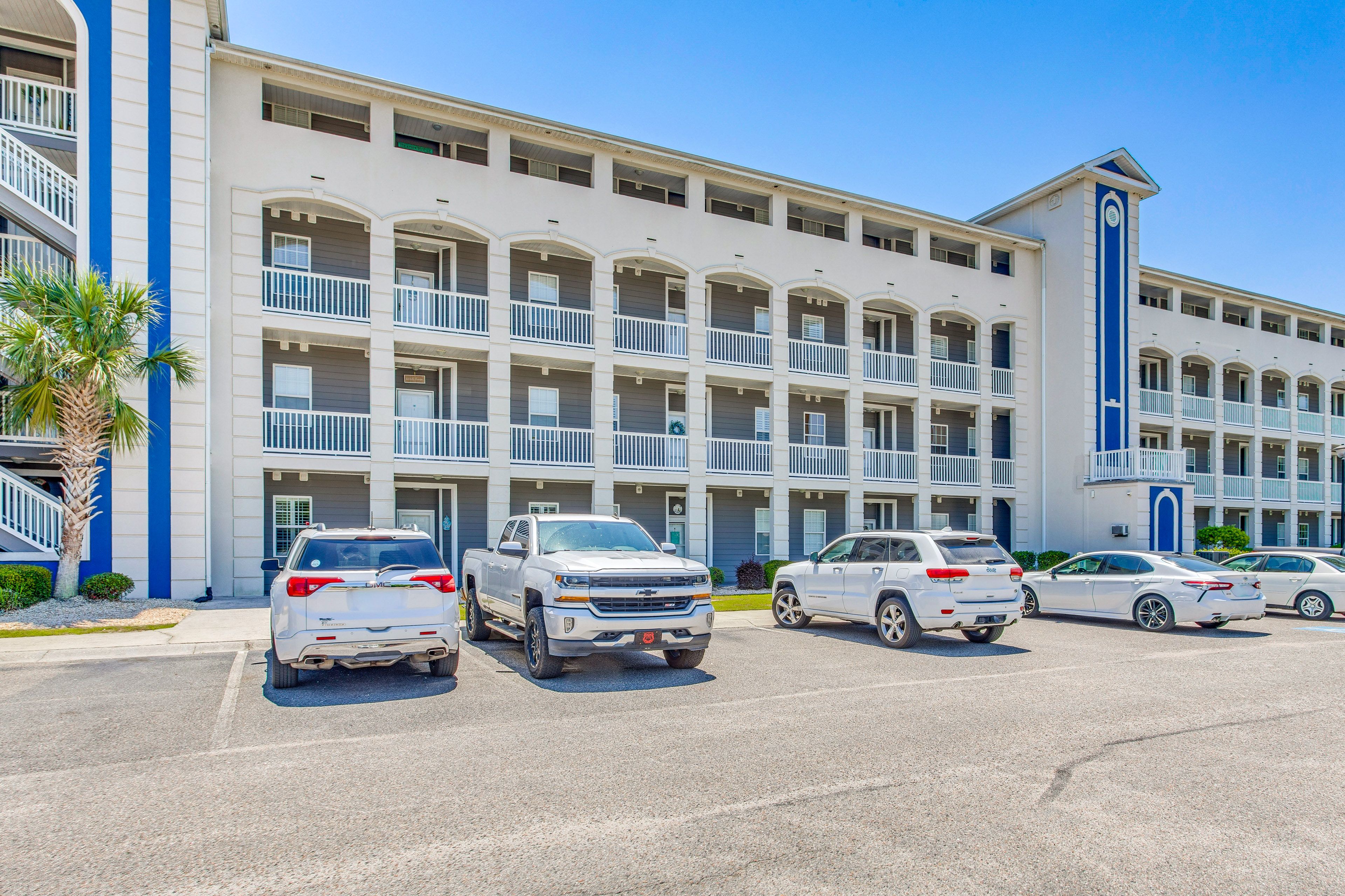 Parking Lot (2 Vehicles) | RV/Trailer Parking