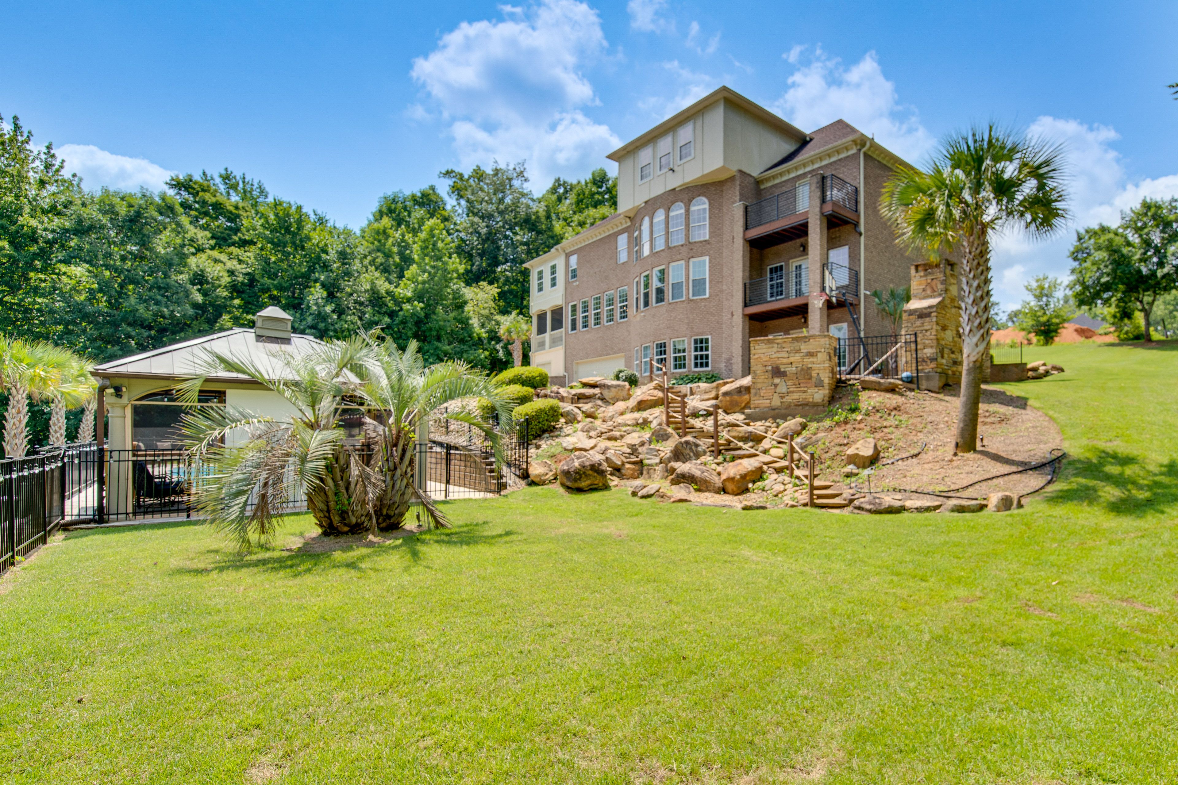 Spacious Yard