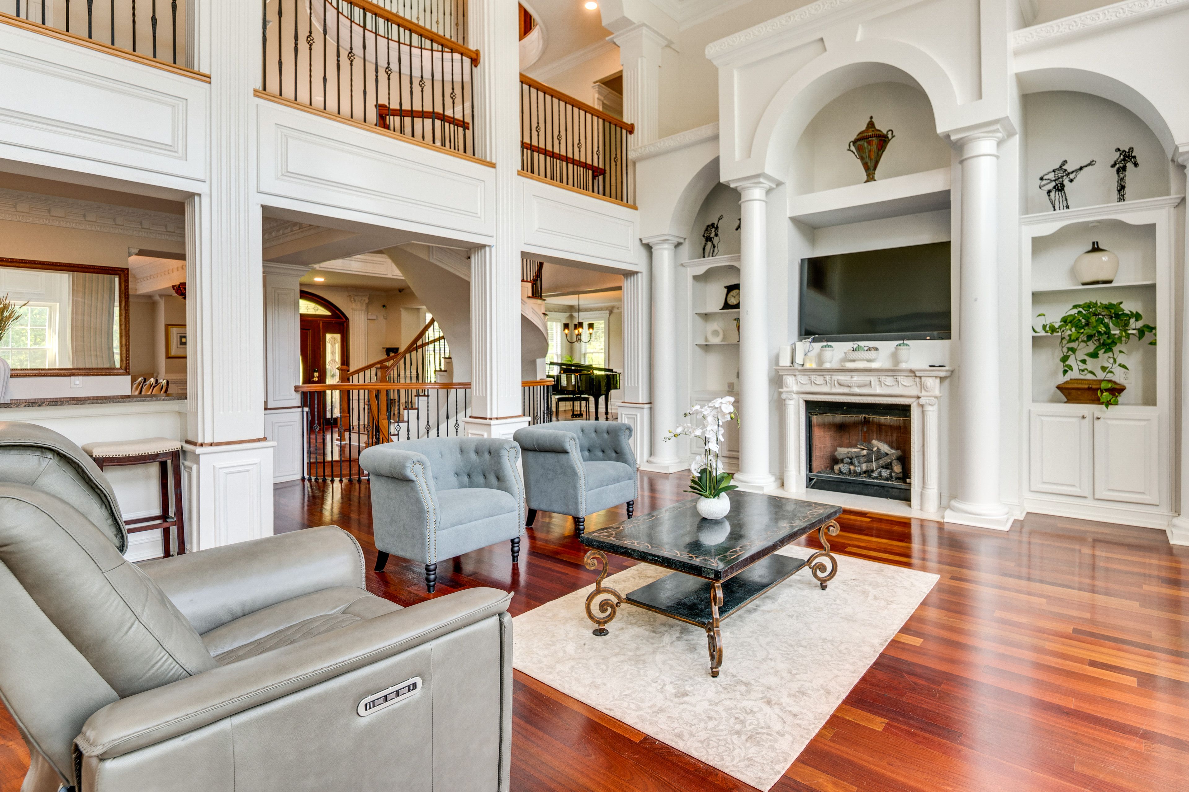 Living Room | Wet Bar