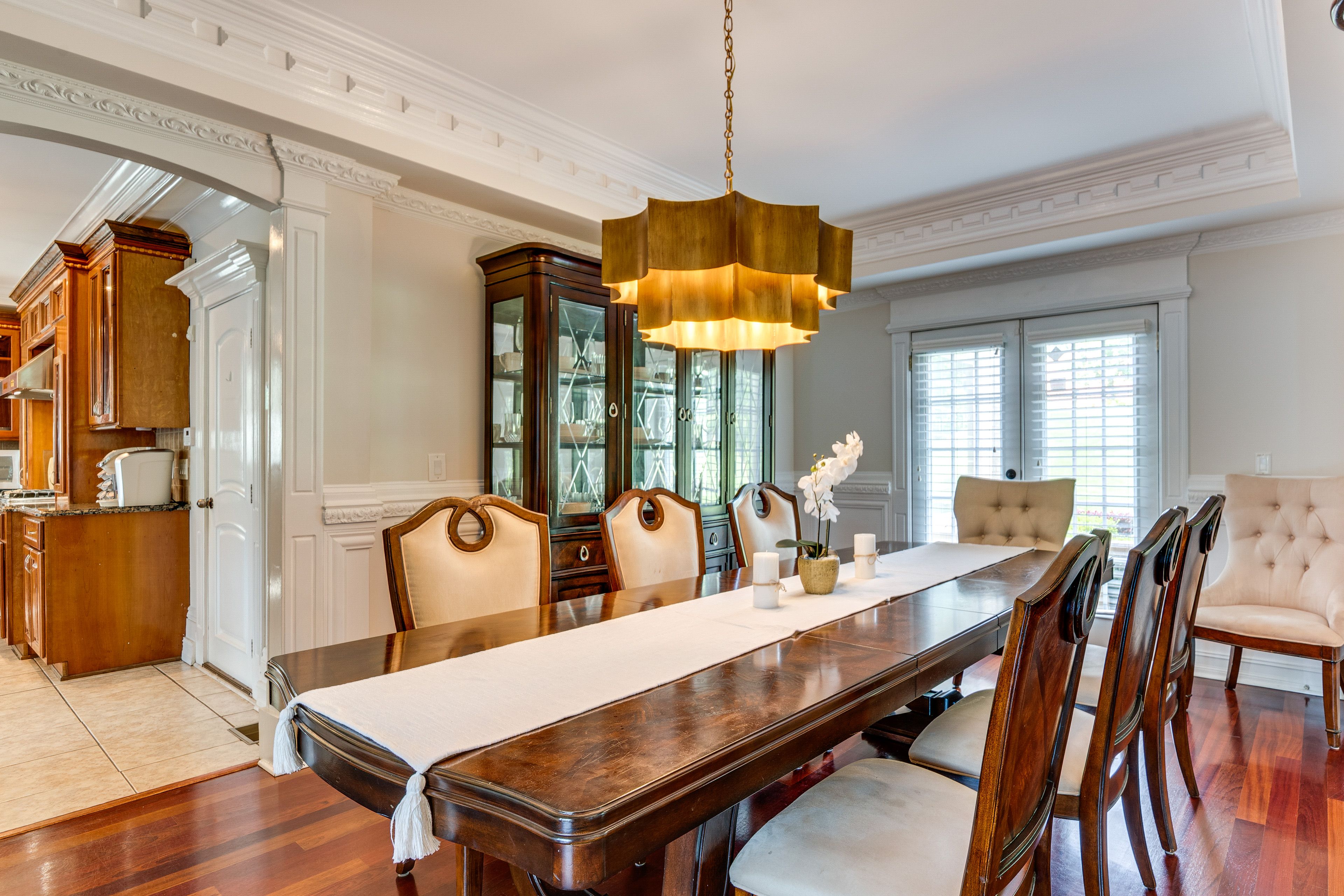 Dining Room | Dishes & Flatware Provided