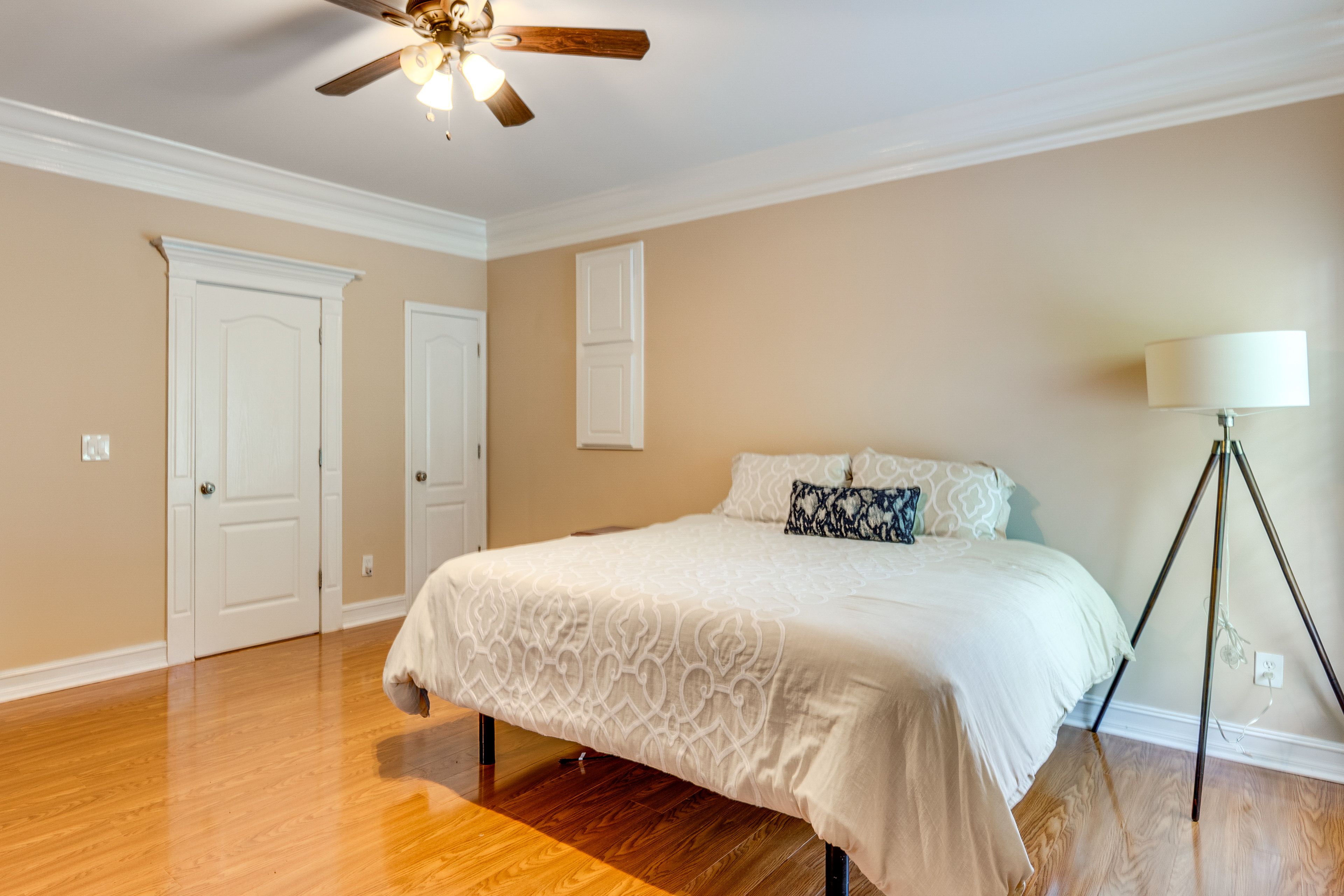 Bedroom 5 | King Bed | En-Suite Bathroom