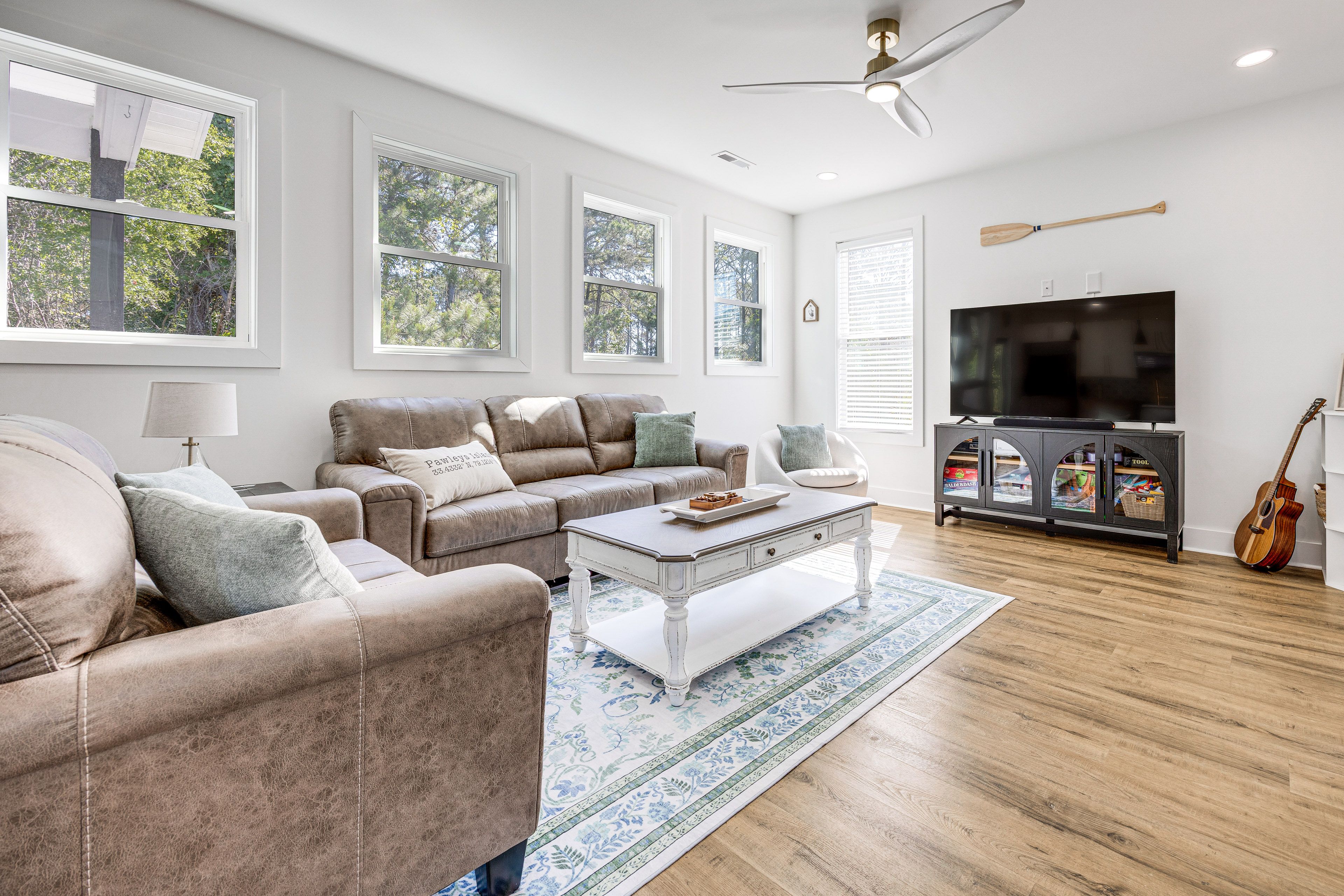 Living Room | Smart TV
