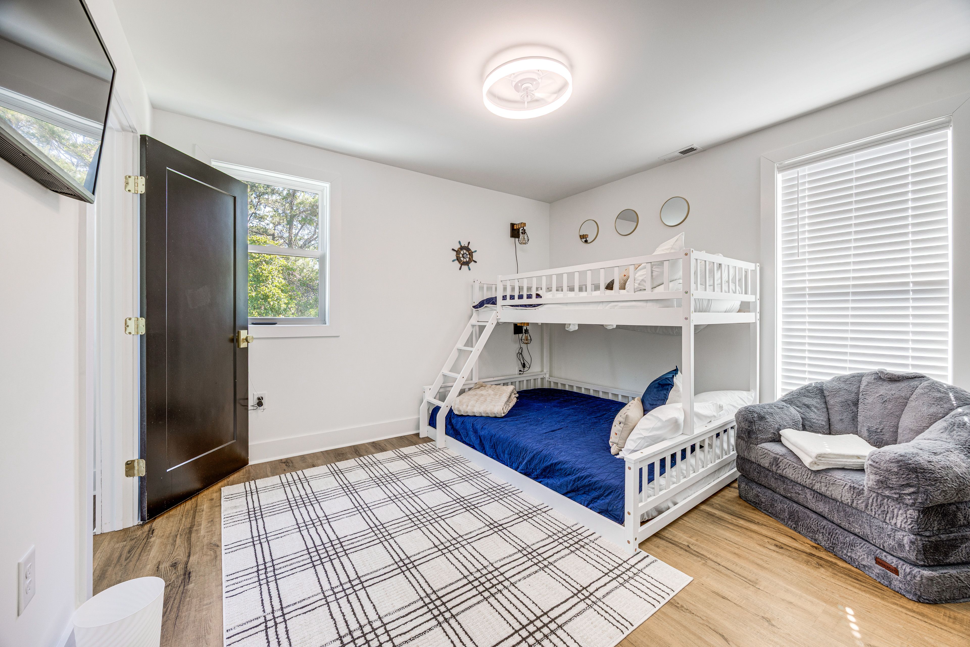 Bedroom 3 | Upper Level | Twin/Queen Bunk Bed | Smart TV