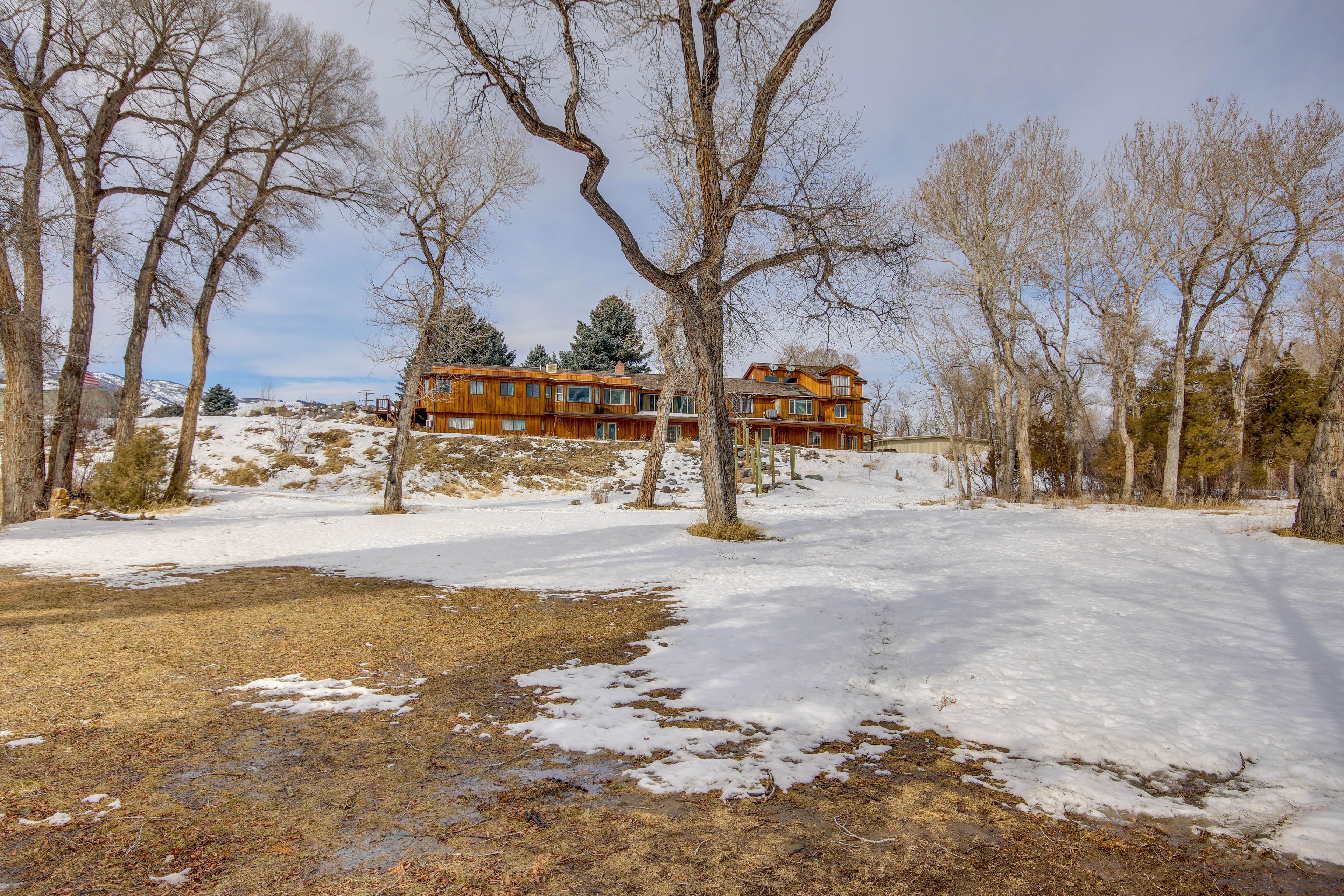 Seven Point Lodge Exterior