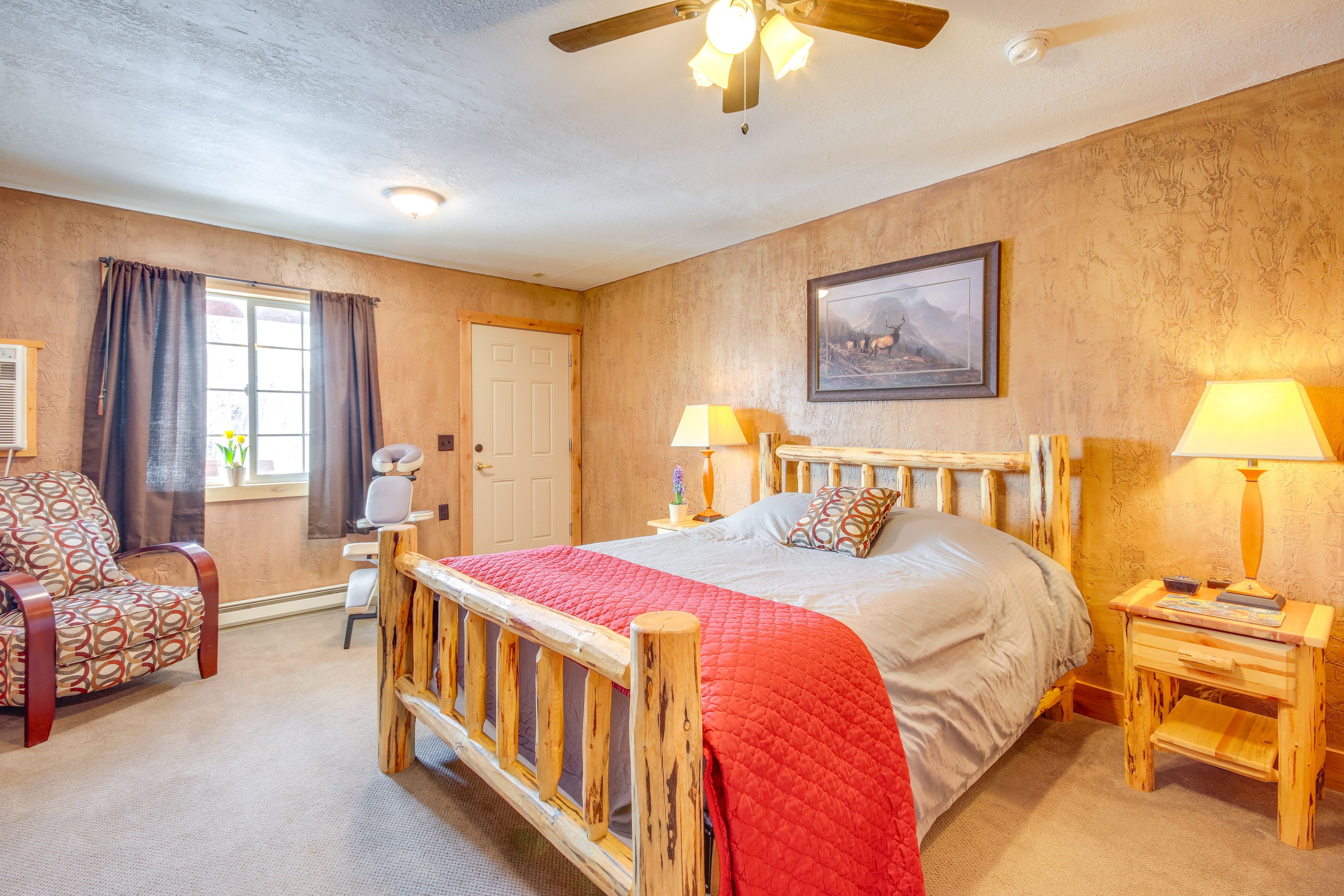 Bedroom 10 | Queen Bed