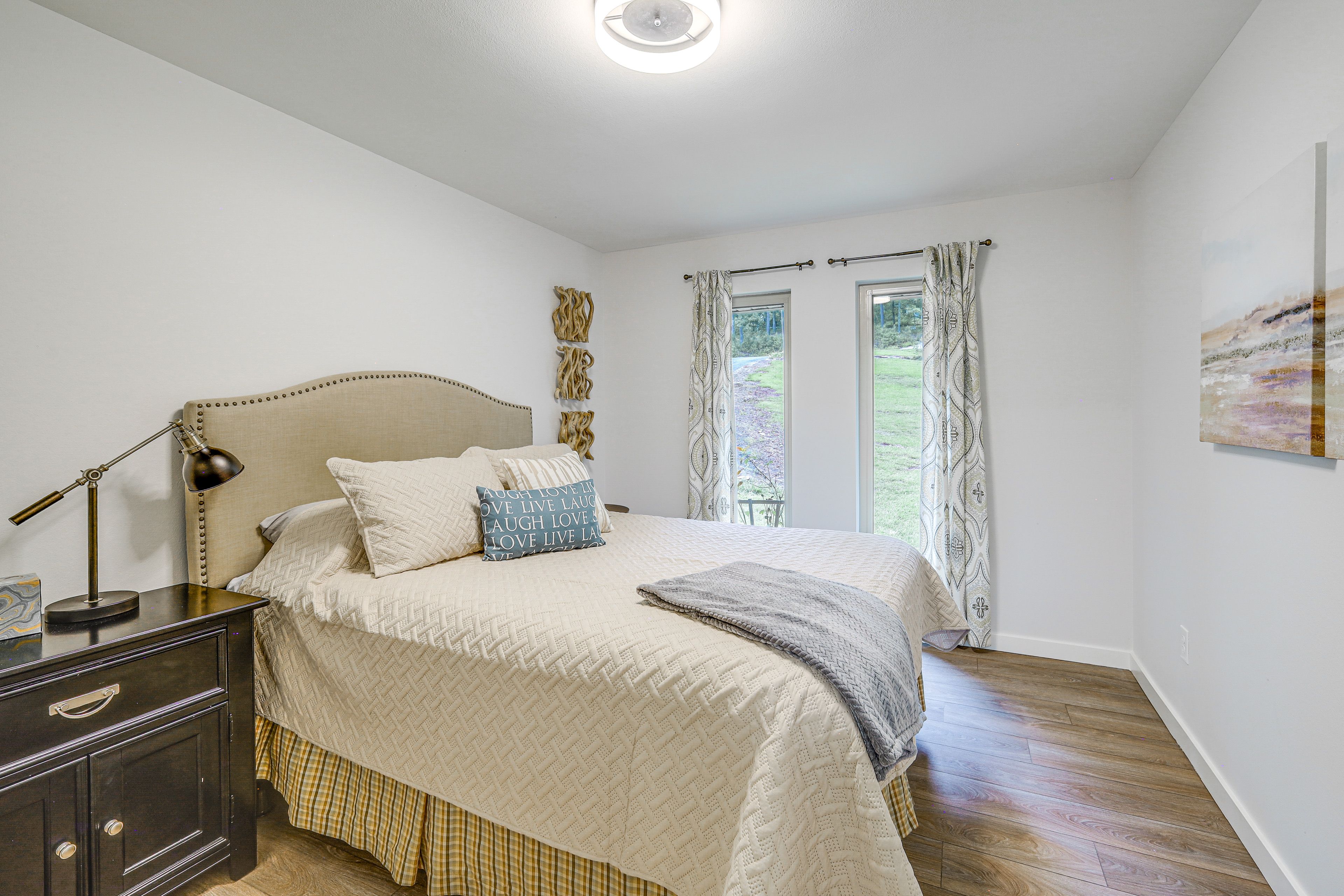 Bedroom 3 | Queen Bed