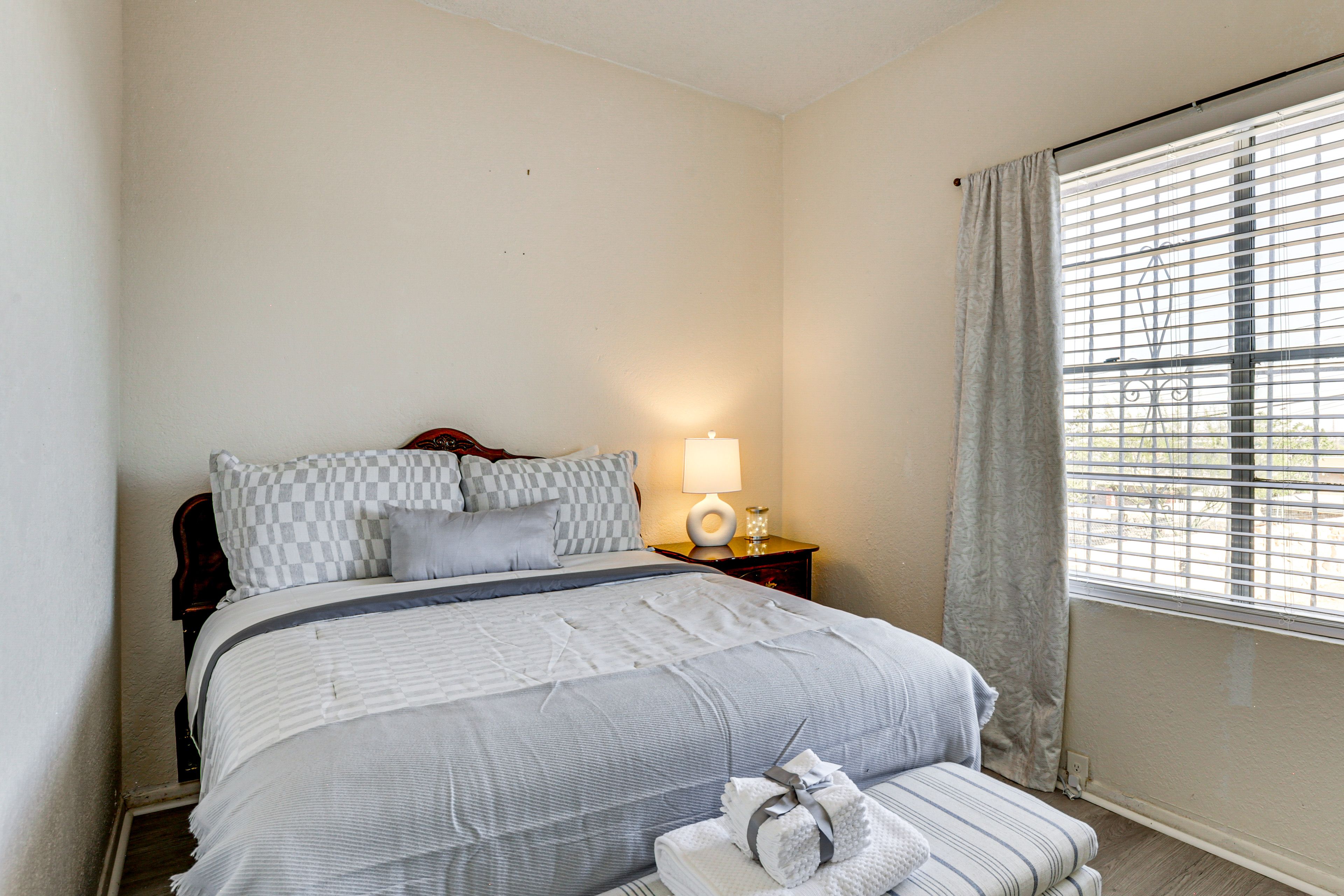 Bedroom 2 | Queen Bed