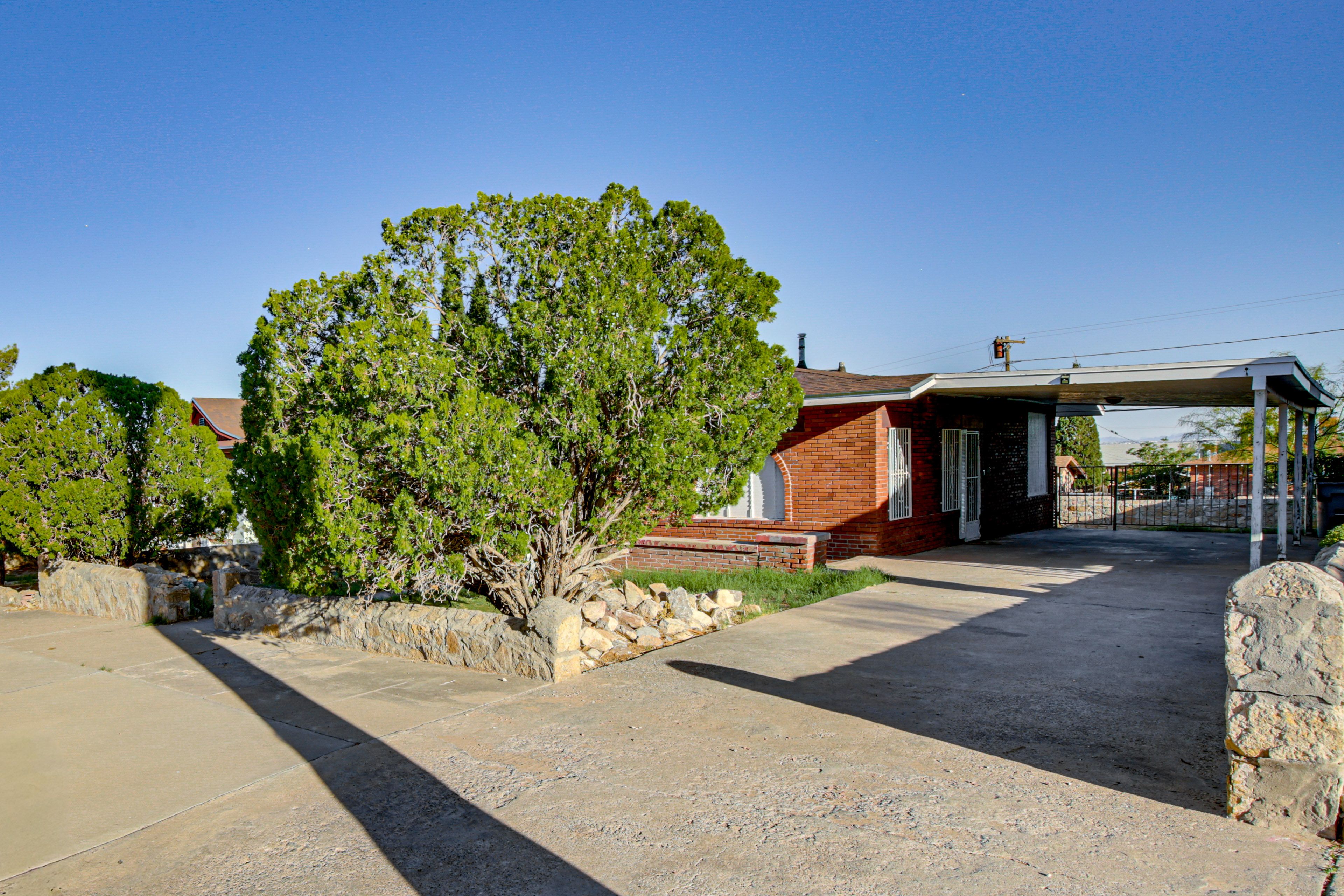 Exterior | Driveway Parking (1 Vehicle)