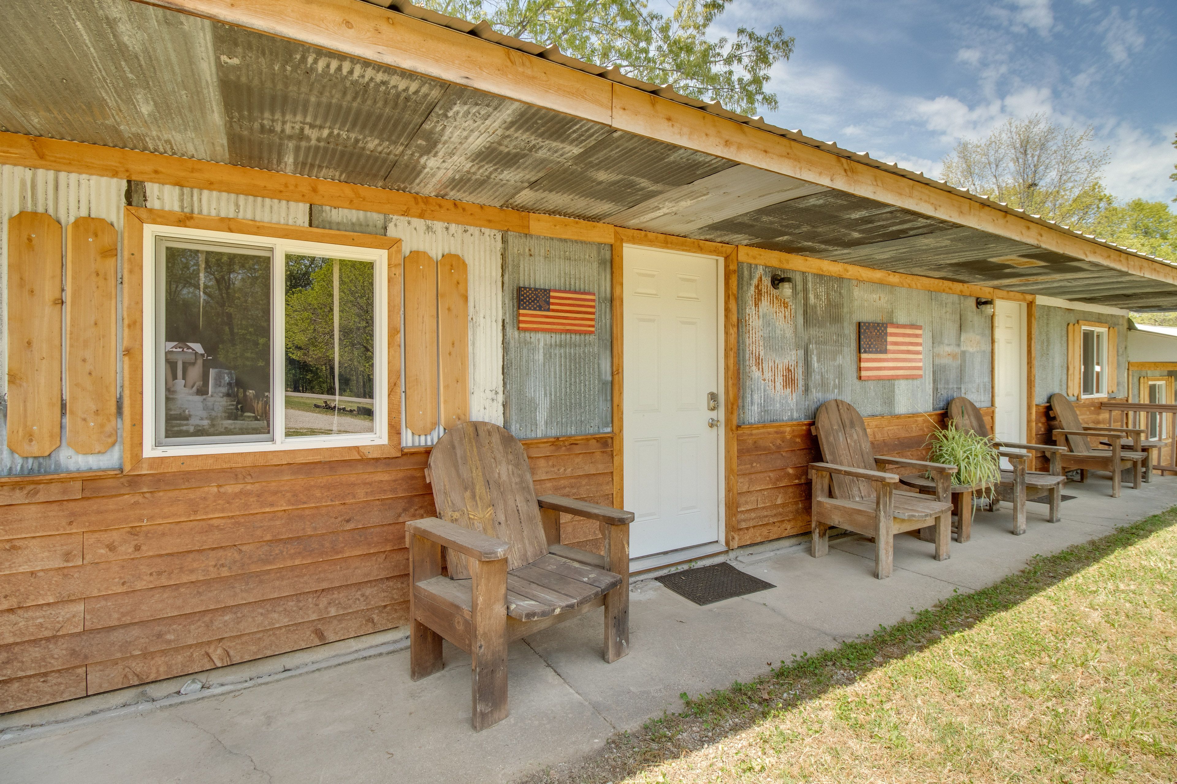 Cabin 4 Exterior