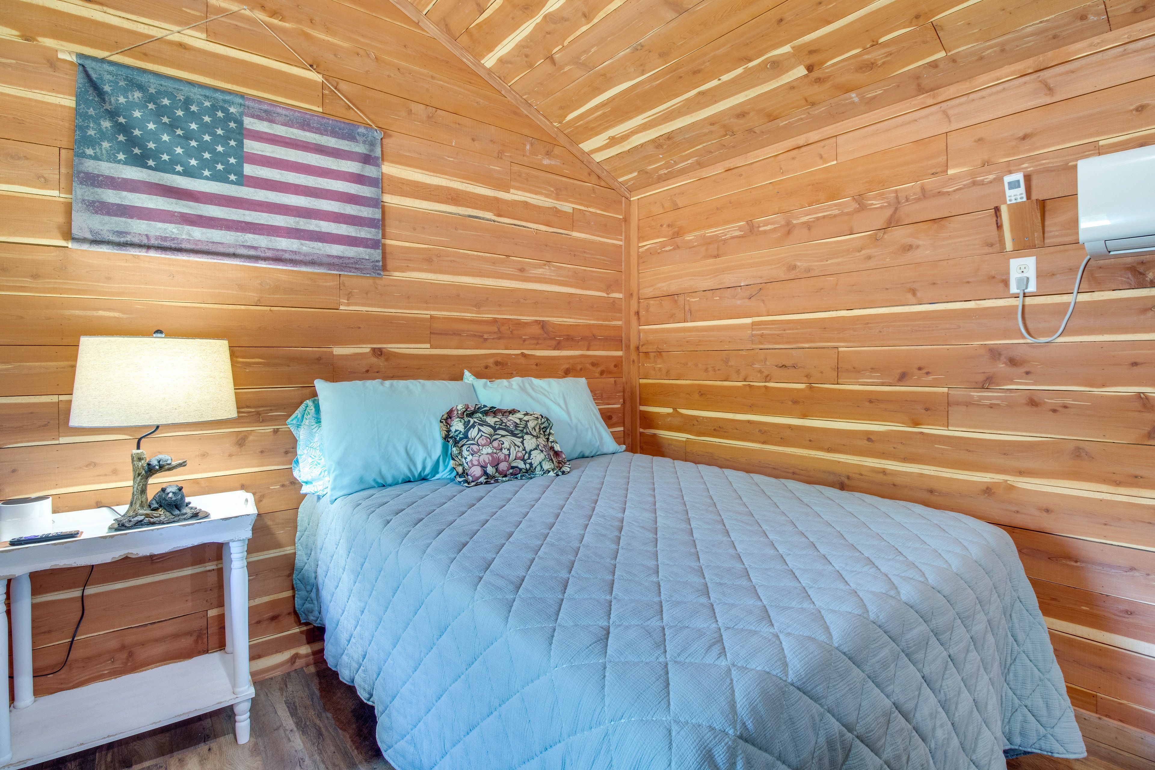 Cabin 4 | Living Room | Full Bed