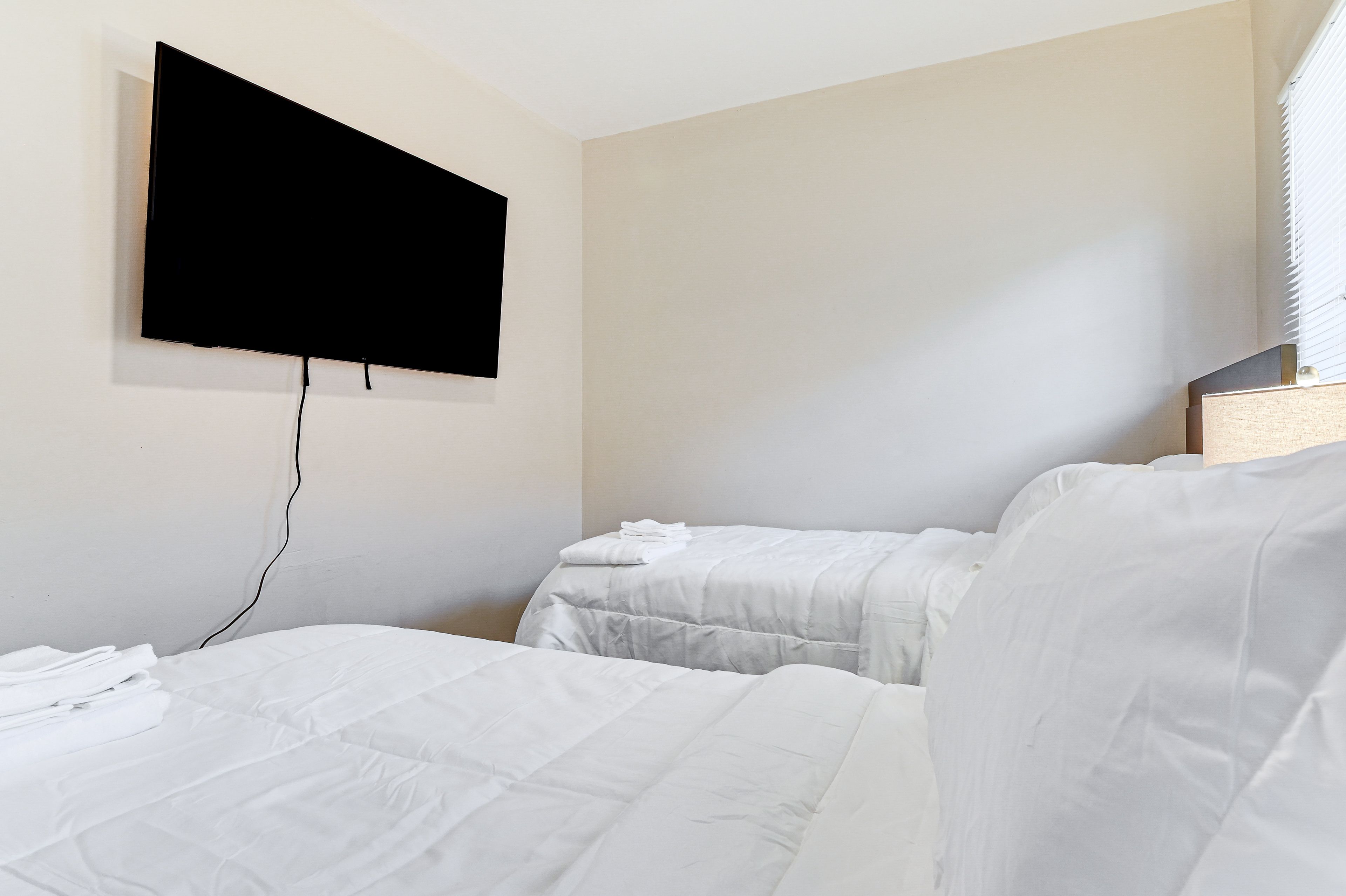Bedroom 4 | 2 Twin Beds