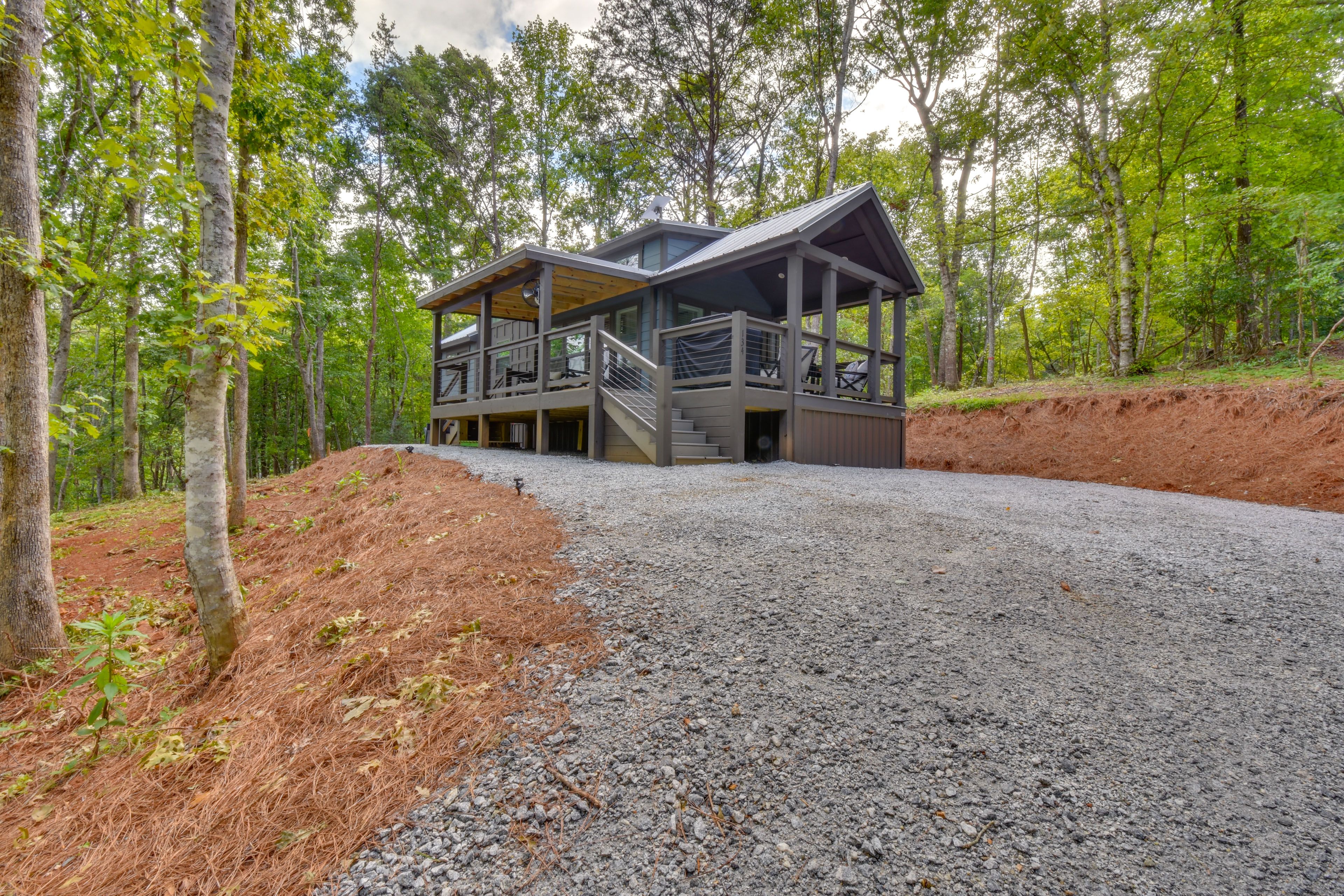 Exterior | Driveway (2 Vehicles)