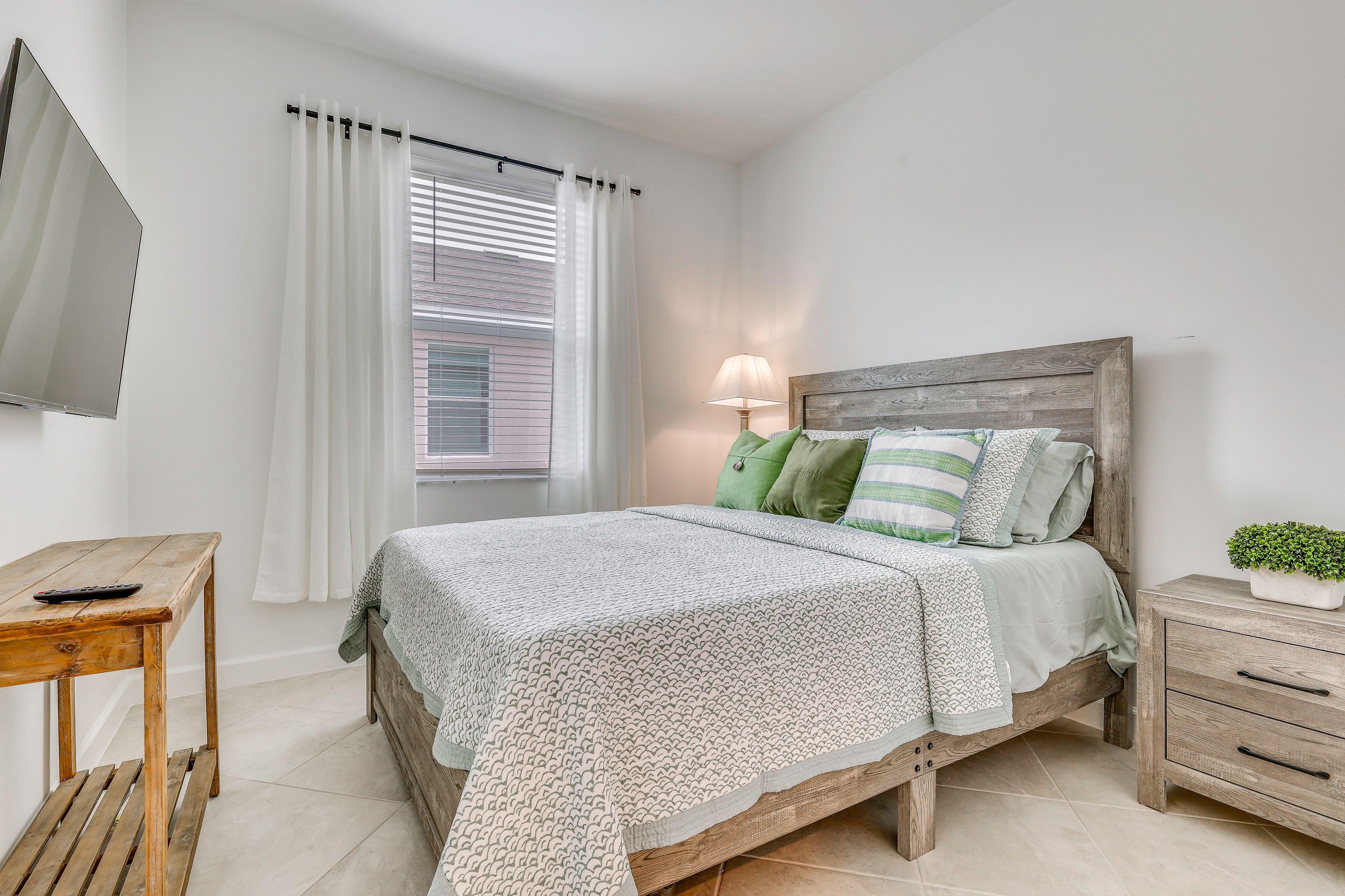Bedroom 3 | Queen Bed