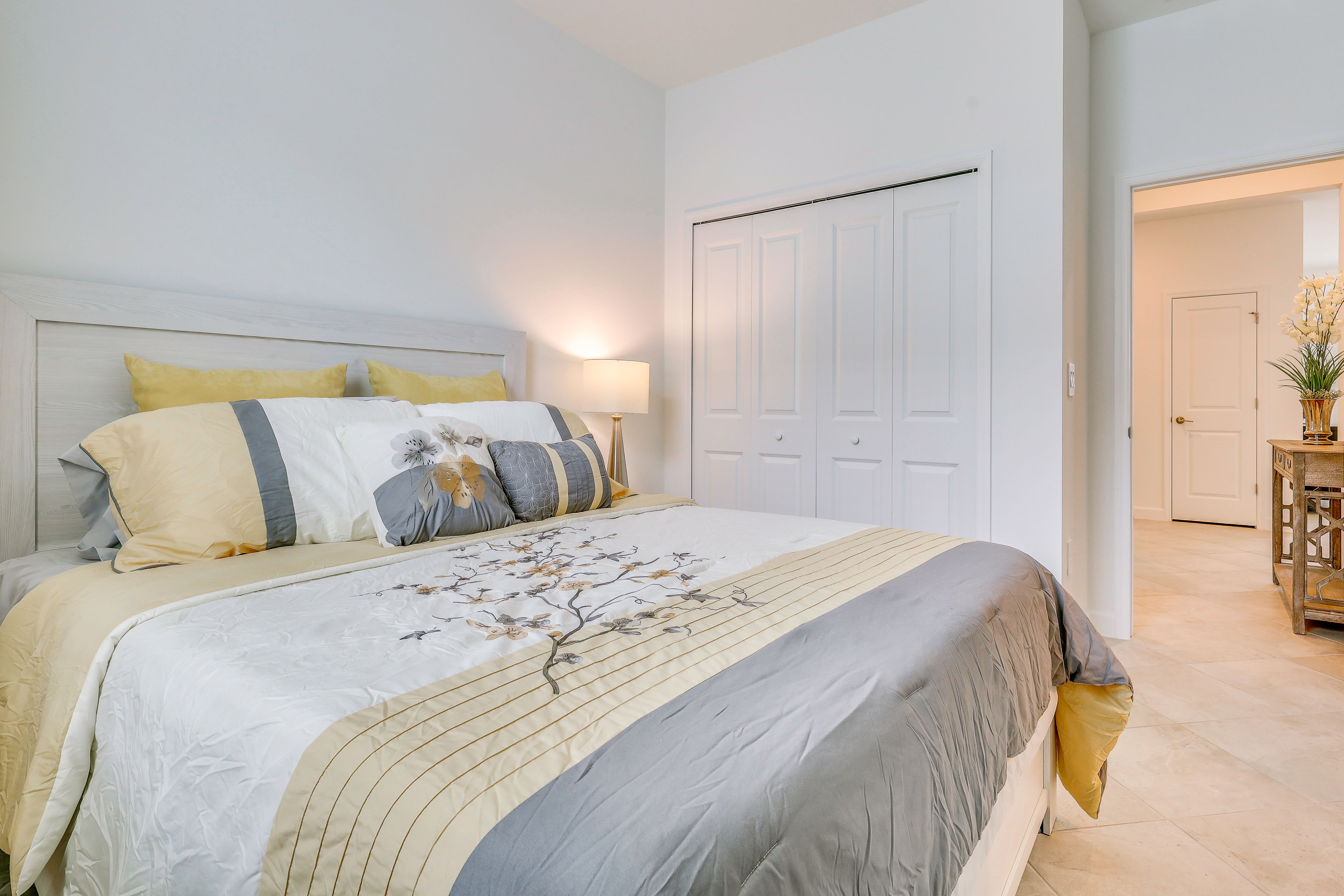 Bedroom 1 | Queen Bed