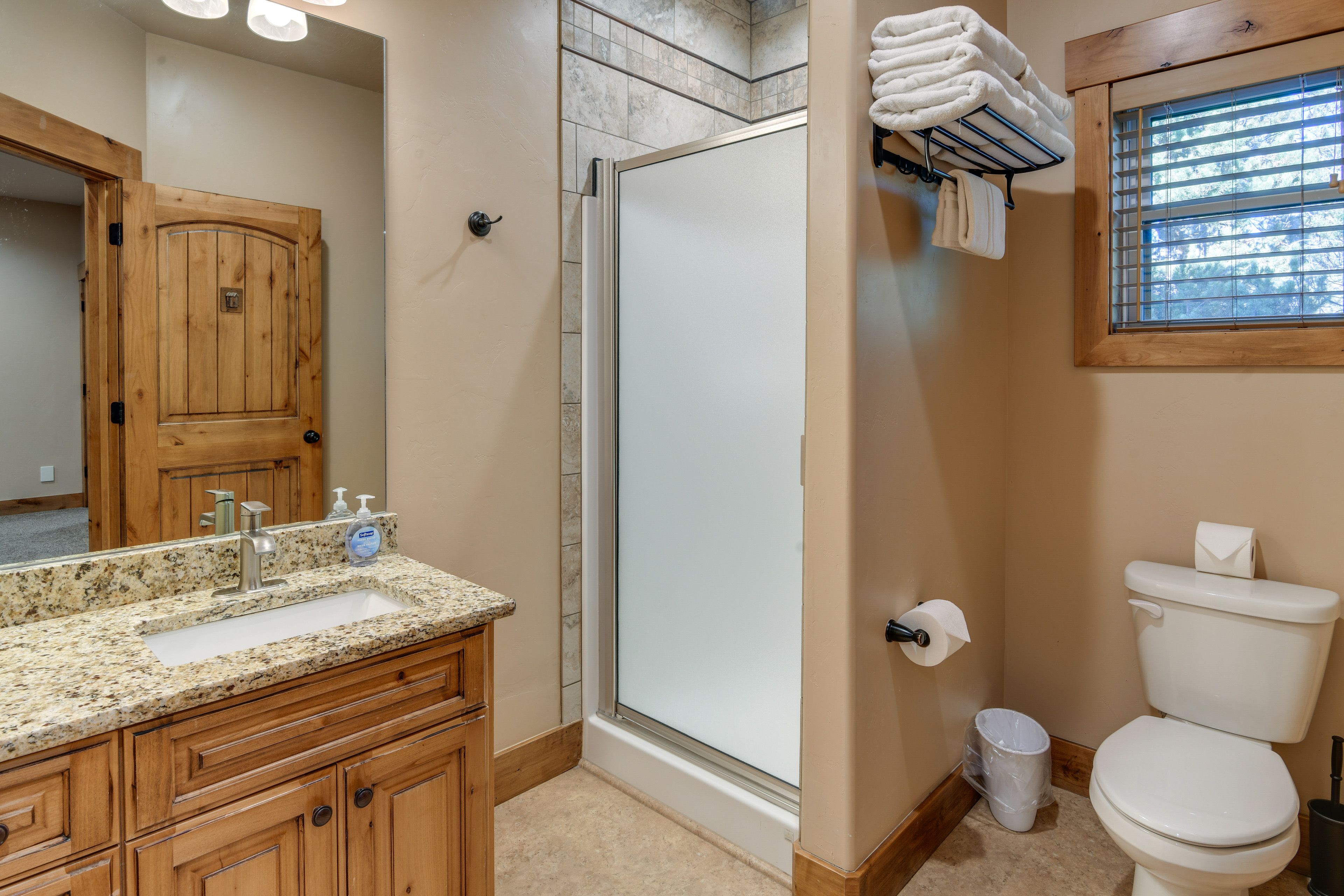Lodge 1 | Full Bathroom