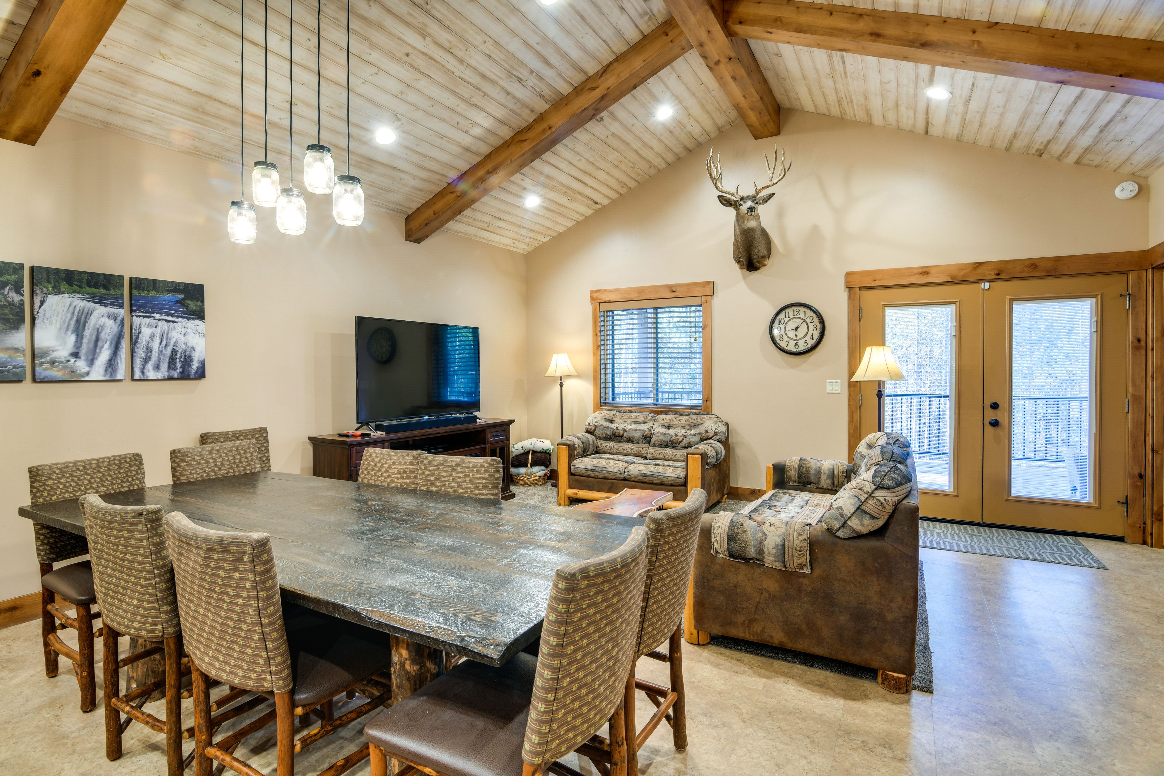 Lodge 1 | Living Room