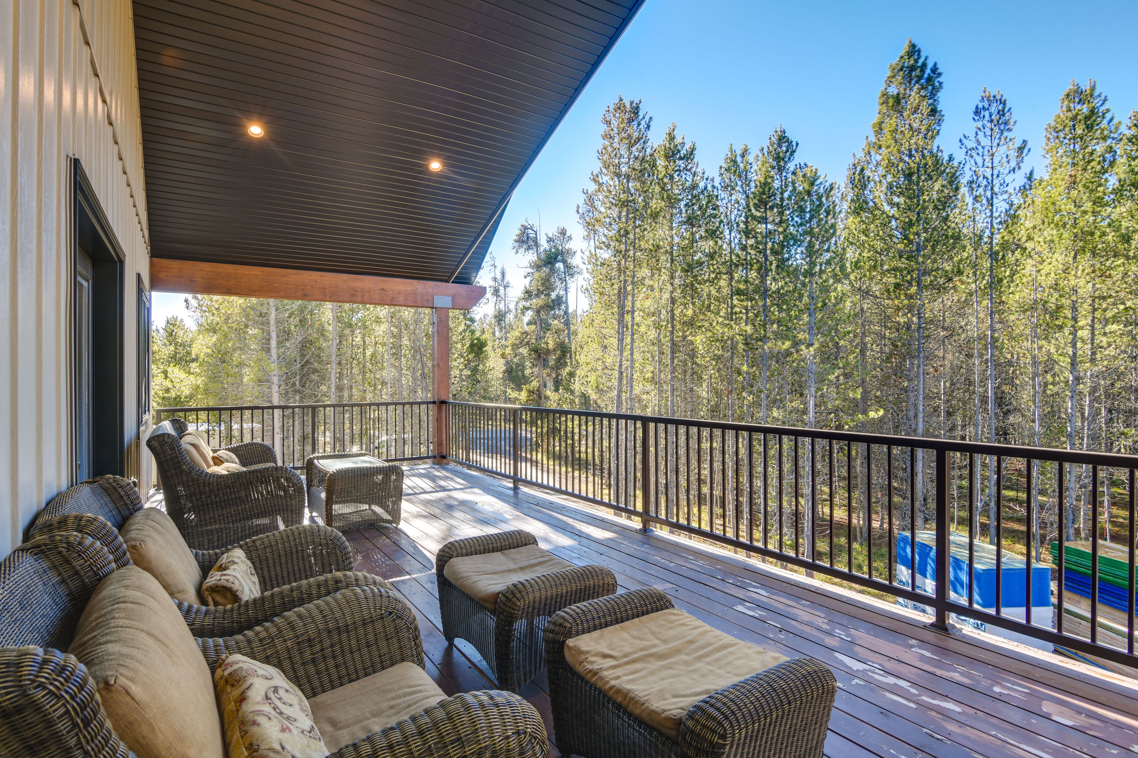 Lodge 1 | Furnished Deck