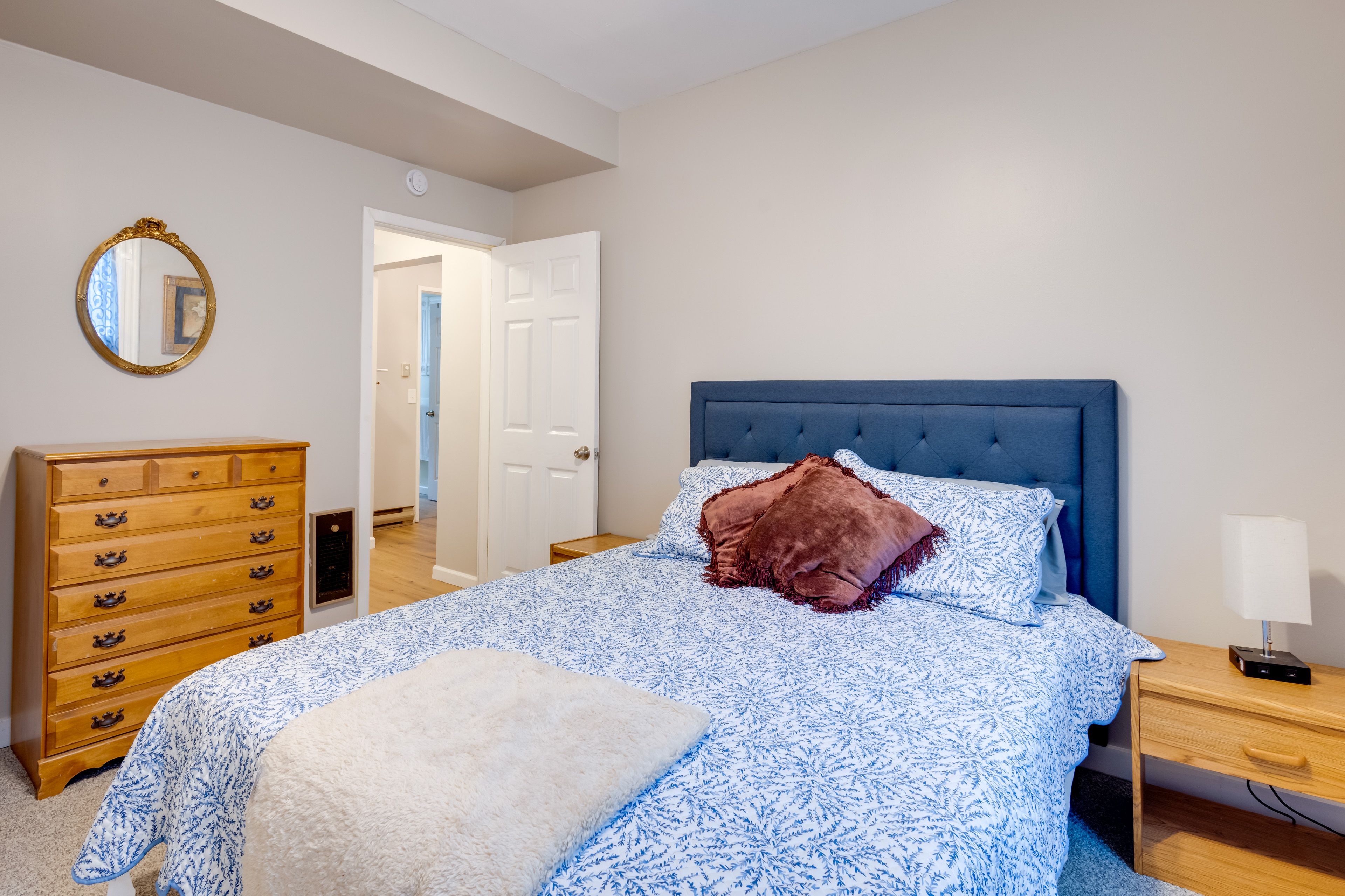 Bedroom 1 | Queen Bed | 1st Floor