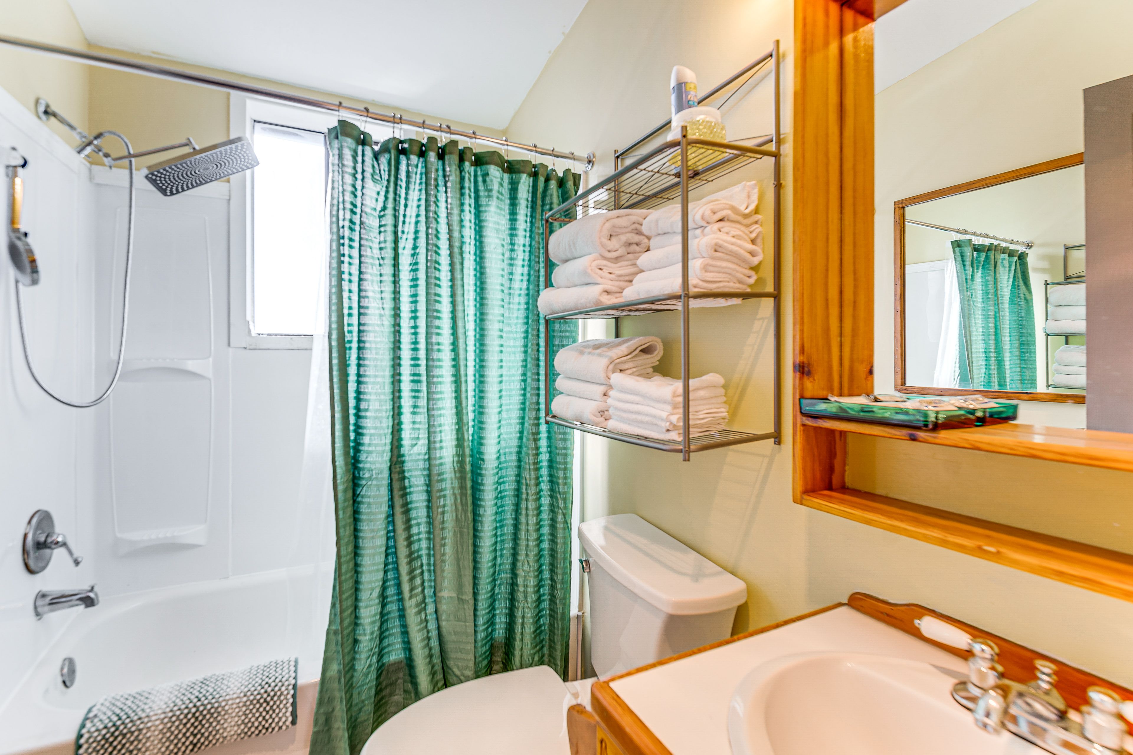 Full Bathroom | 2nd Floor