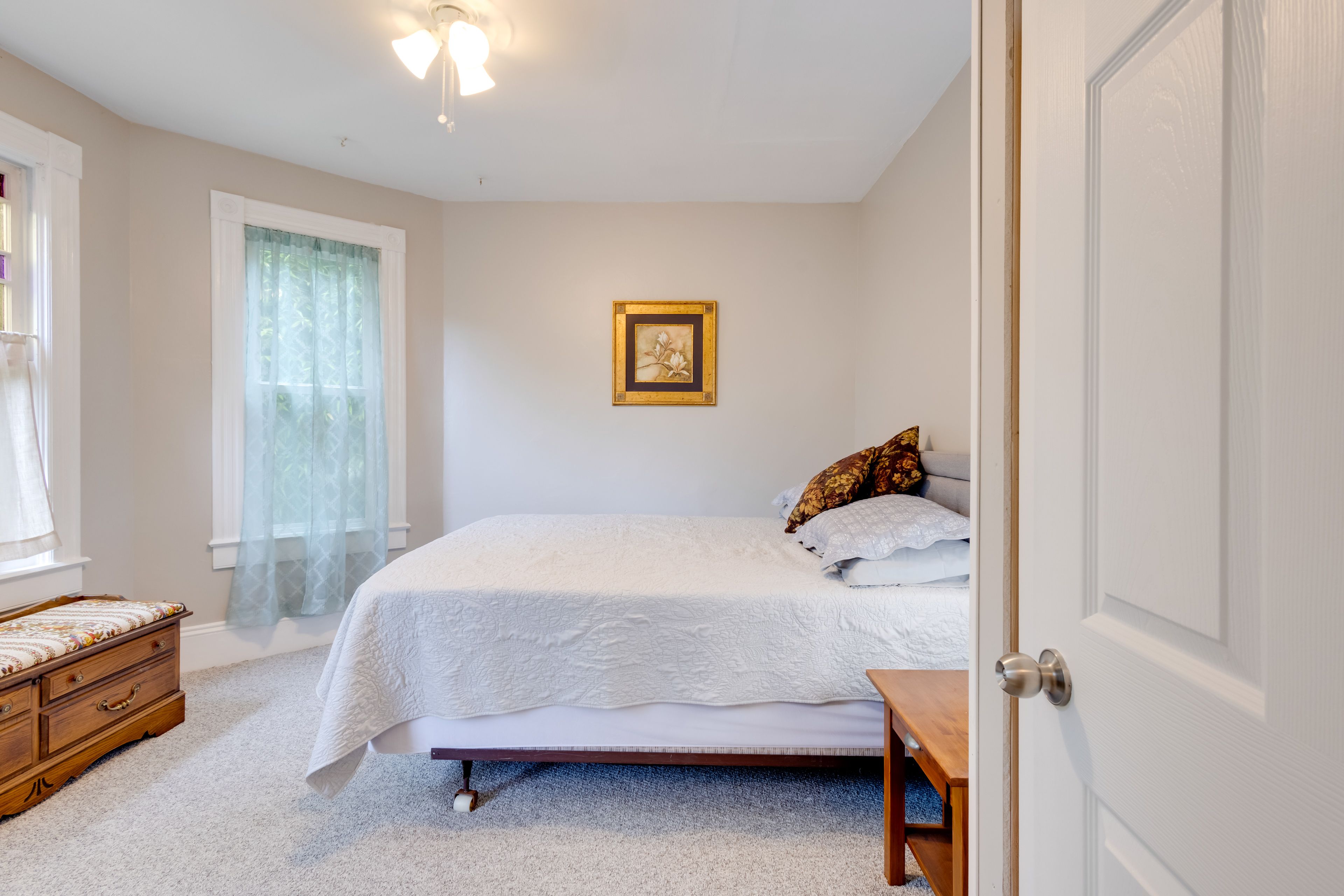 Bedroom 2 | Queen Bed | 1st Floor