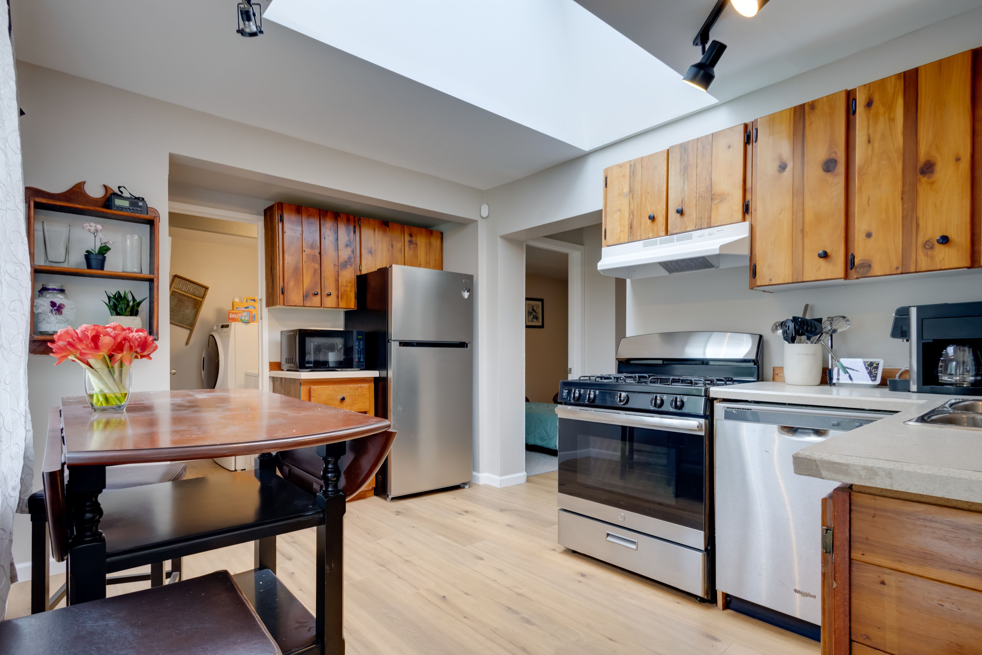 Kitchen & Dining Area | Free WiFi