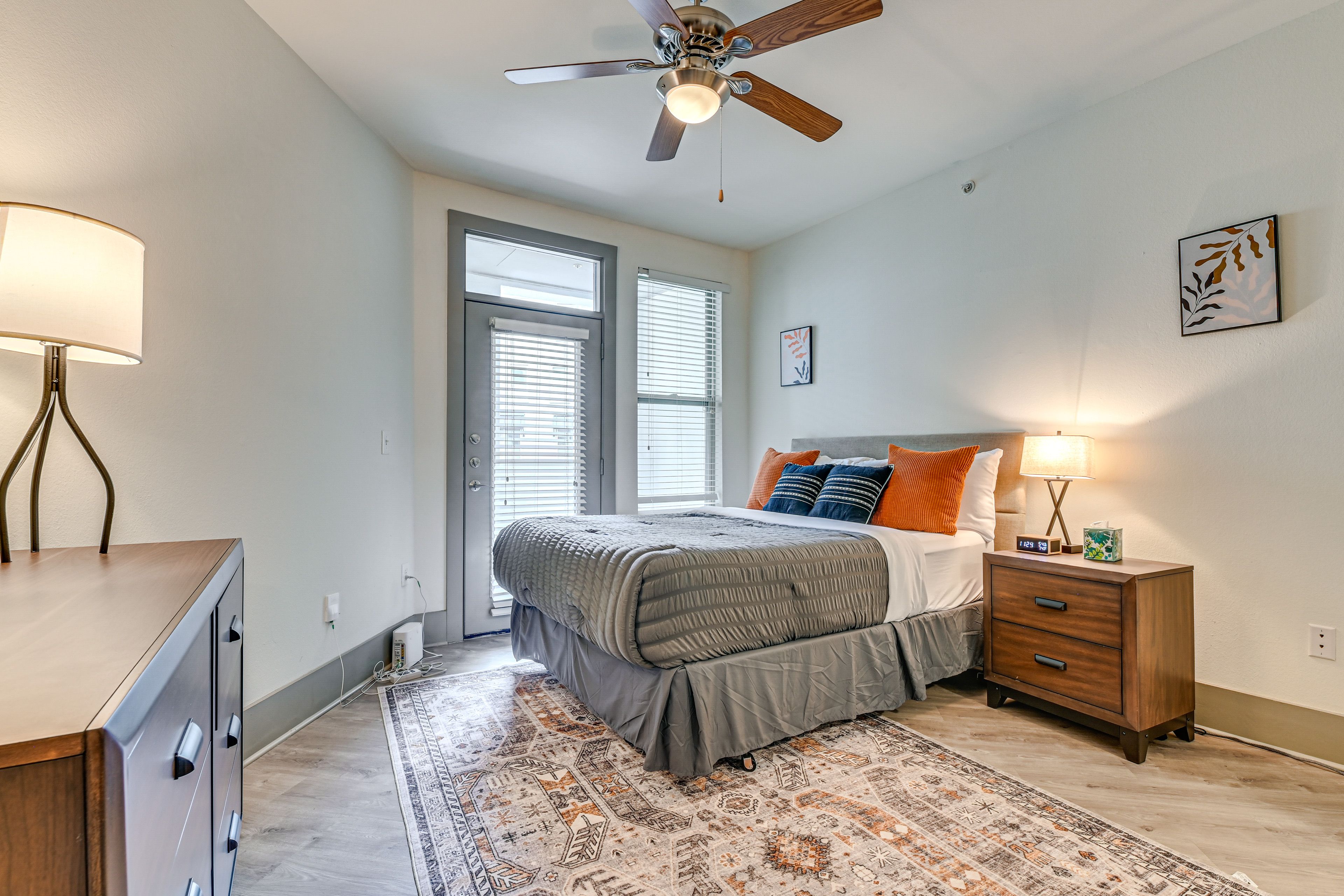 Bedroom 1 | Queen Bed